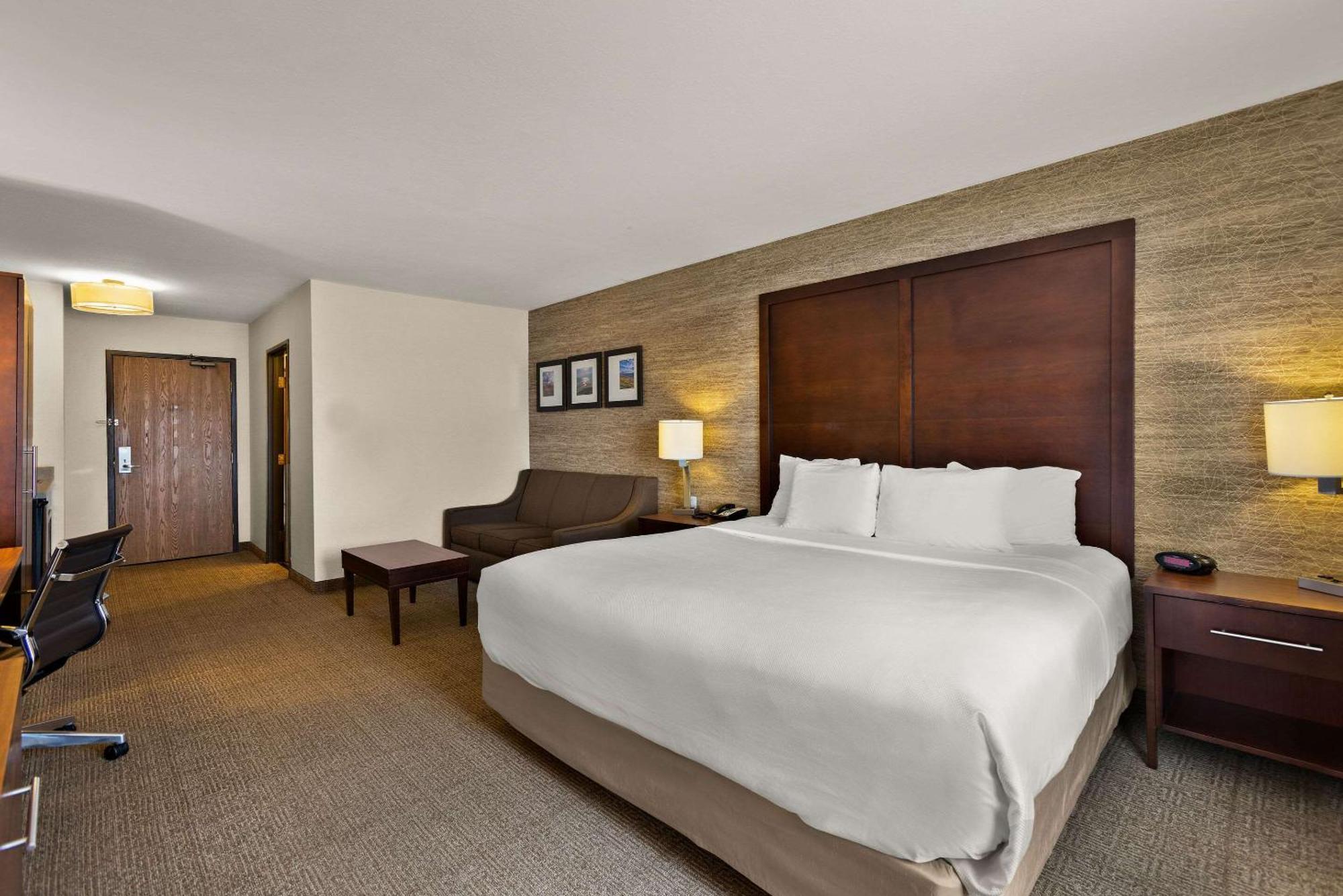 King Room with Sofa Bed - Non-Smoking