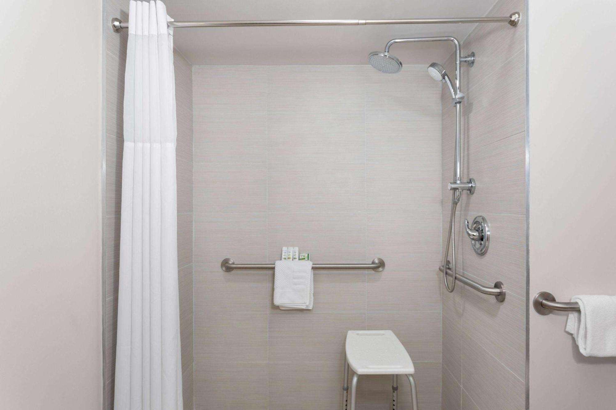 Queen Room Roll Shower Mobility or Hearing Accessible Non-Smoking