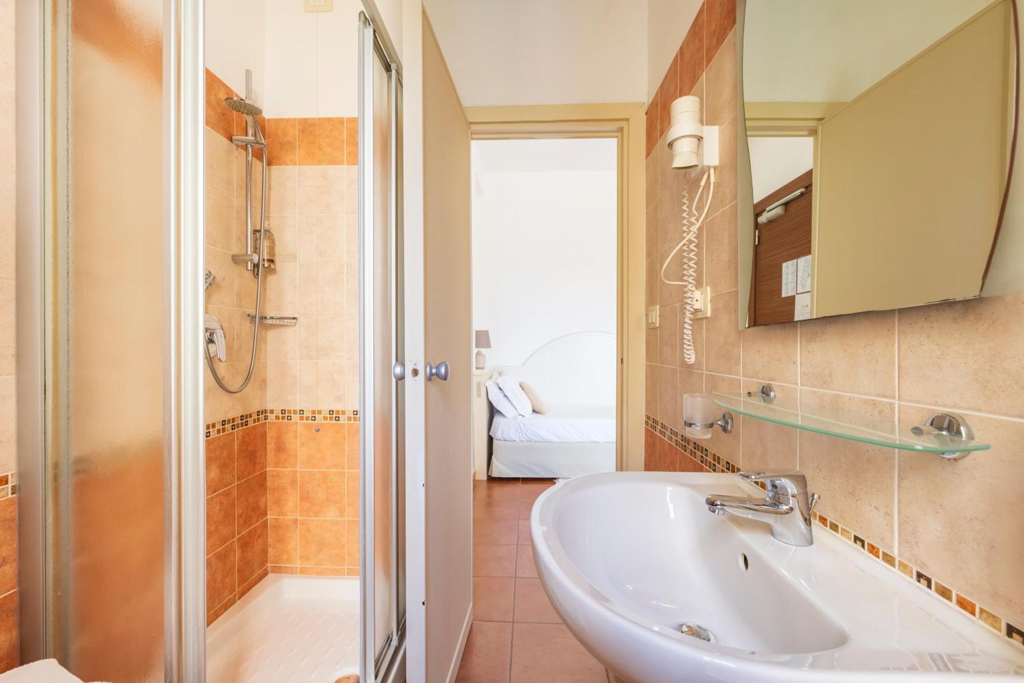 Camera Tripla con Vista Mare o Piscina