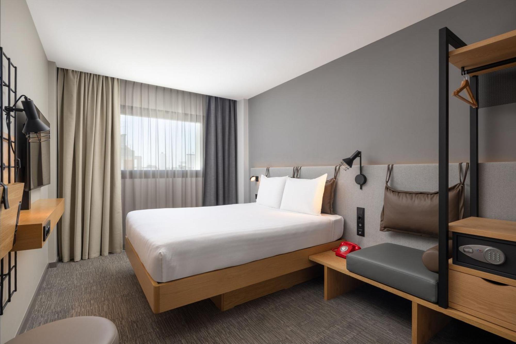 Moxy Sleeper Queen Room