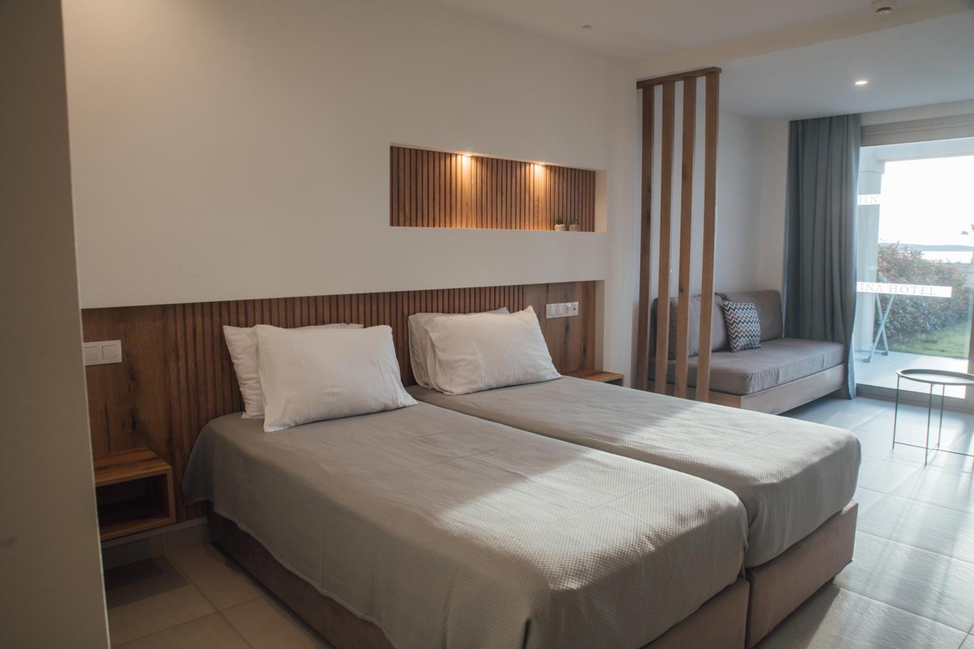 Junior Suite with Sea View, Swim Up