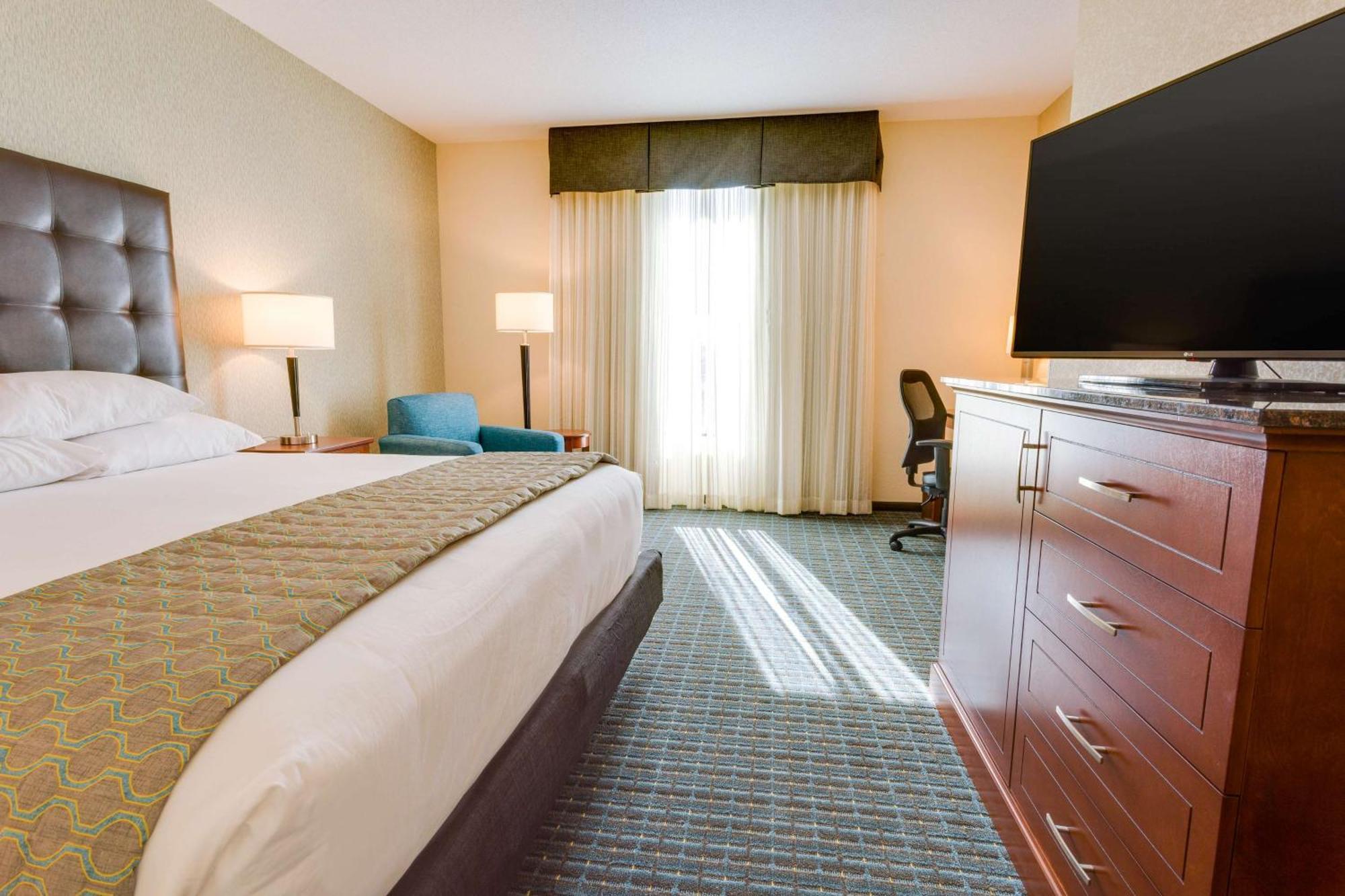 Deluxe King Room