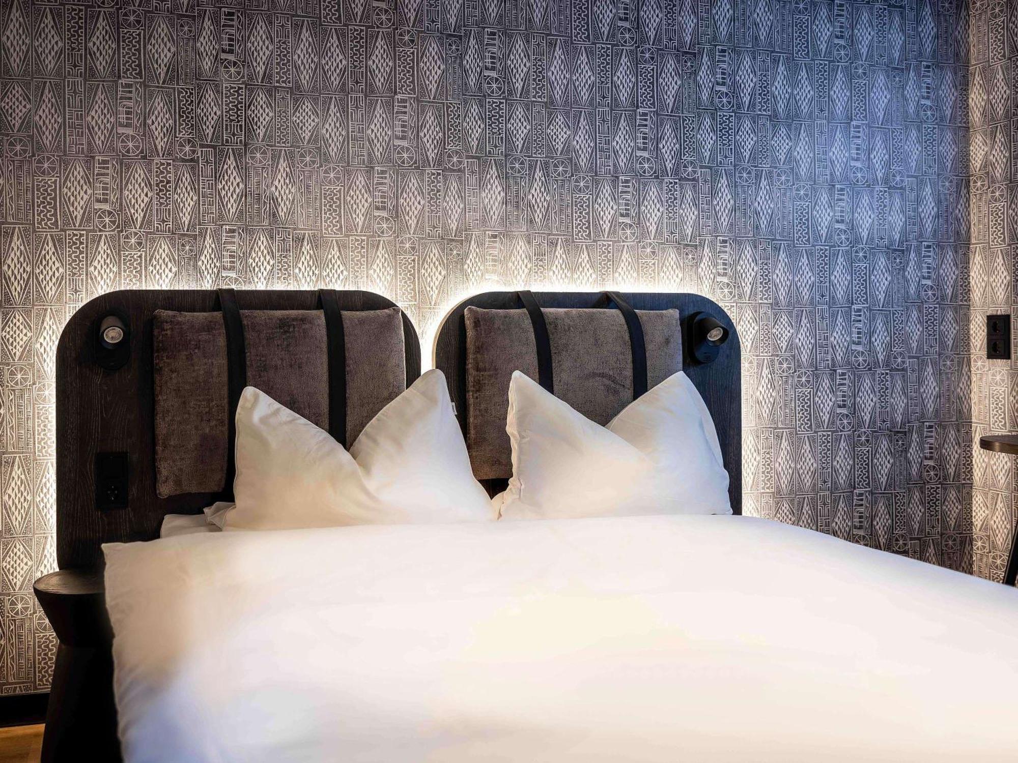 Standard Queen Room