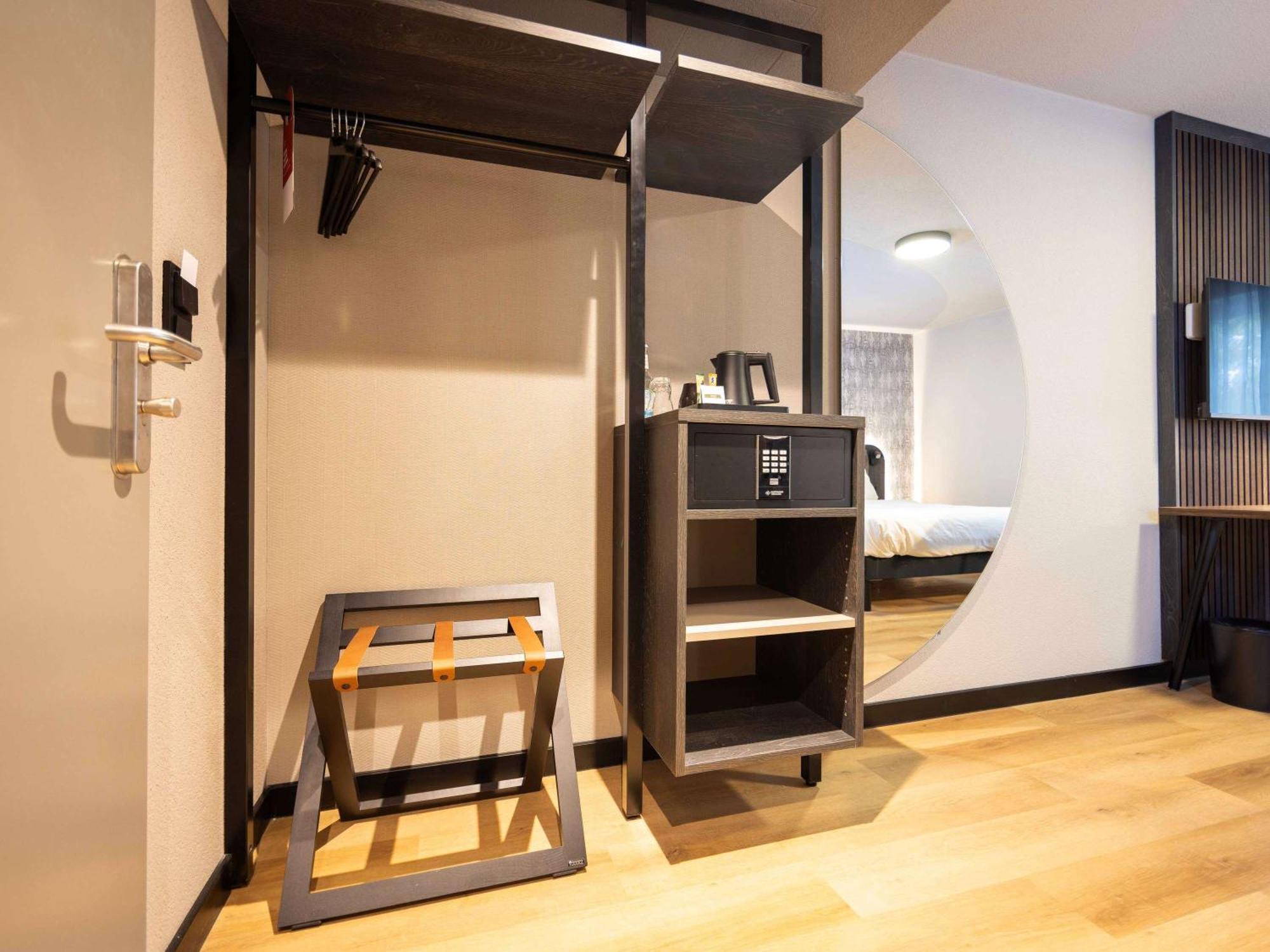Standard Queen Room