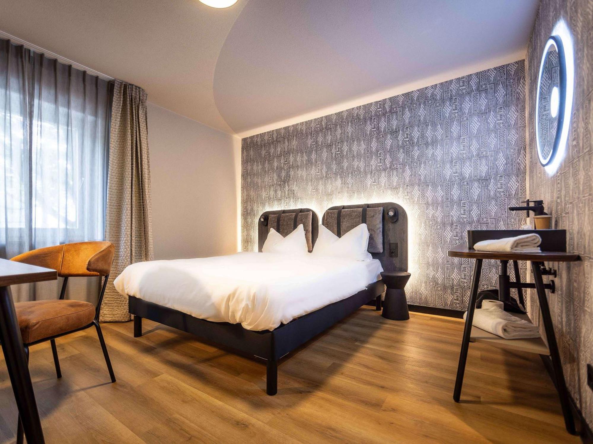 Standard Queen Room
