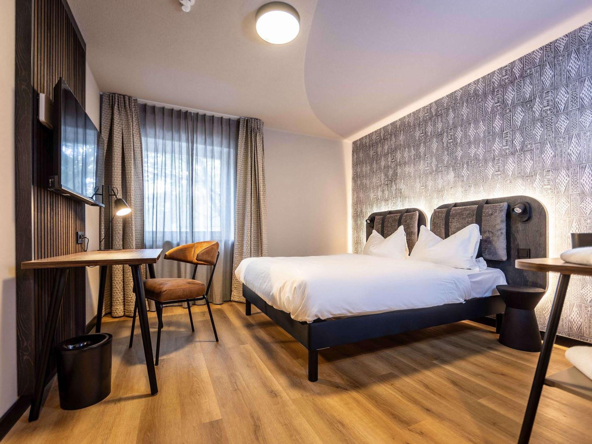 Standard Queen Room