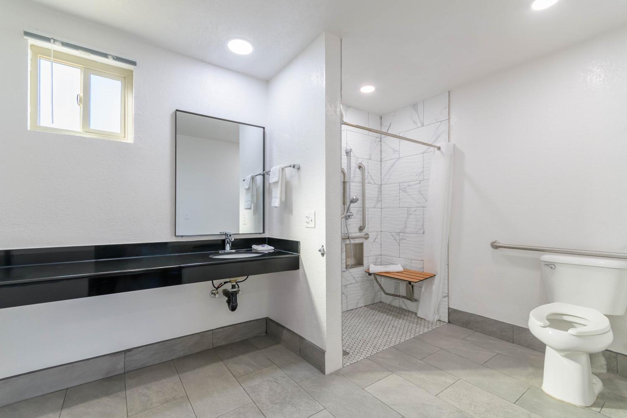 Queen Room - Disability Access - Roll in Shower