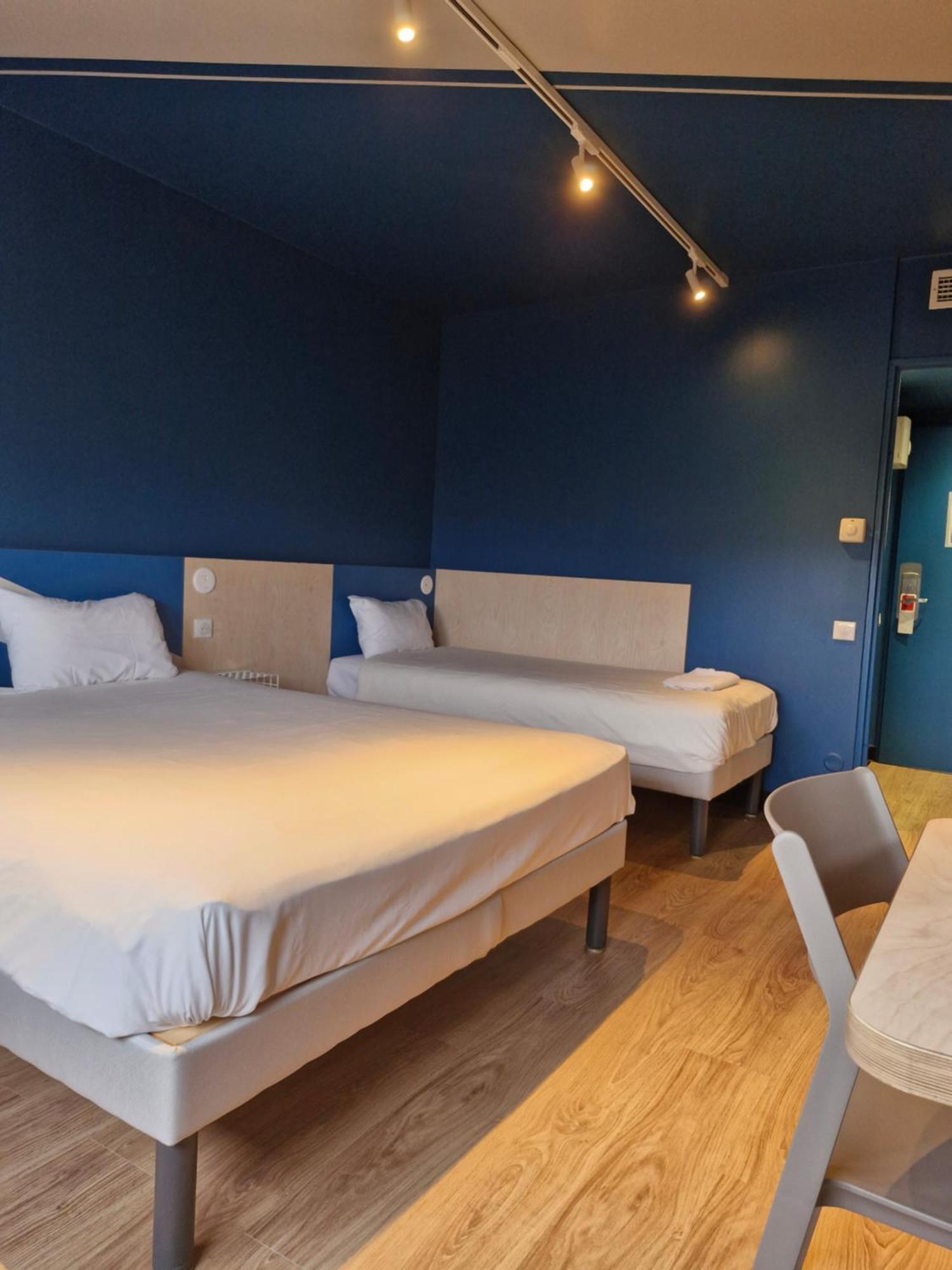 Standard Triple Room One Double One Single Bed,1620989727:JPEG