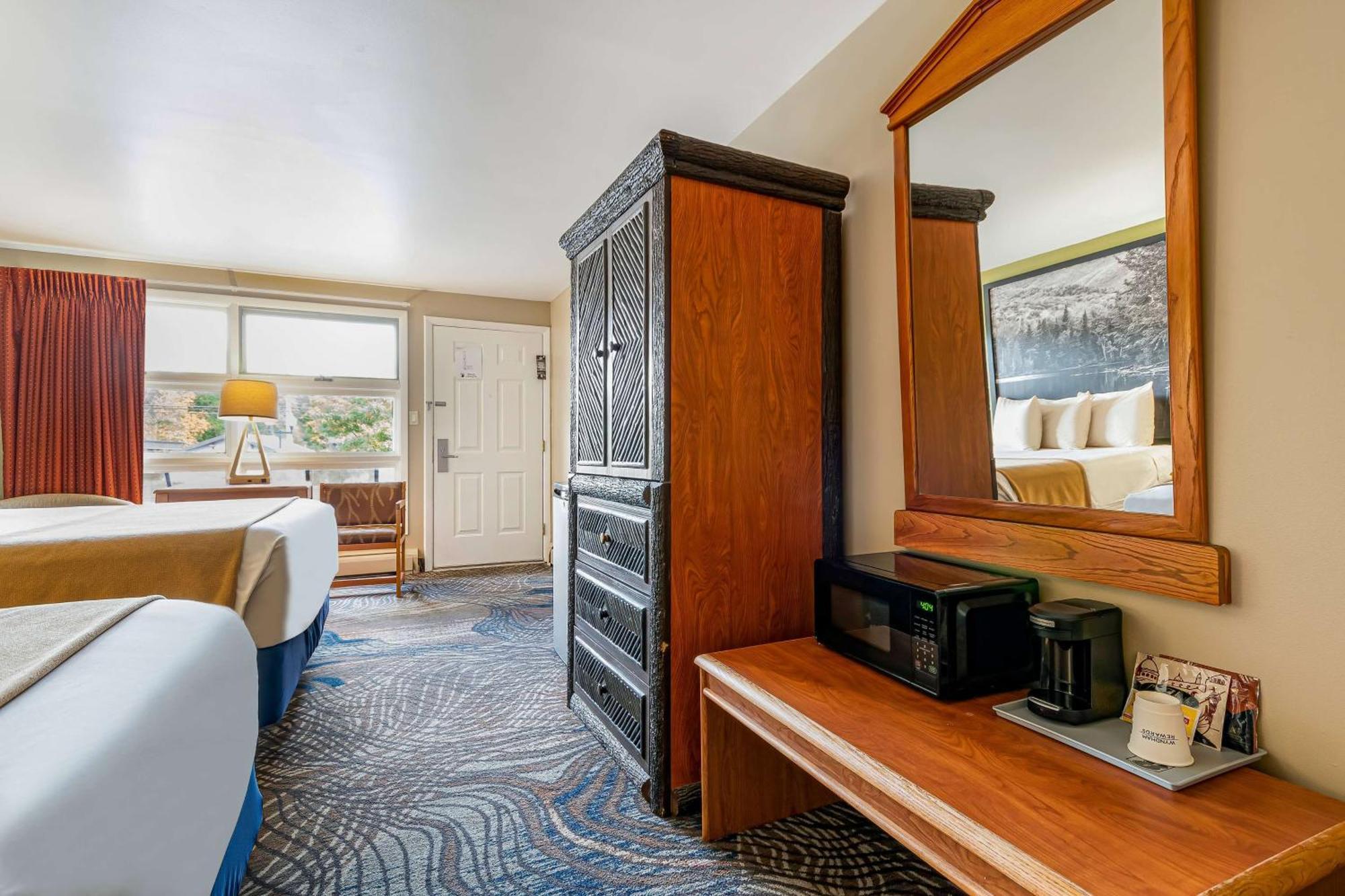 Queen Room with Two Queen Beds - Non-Smoking
