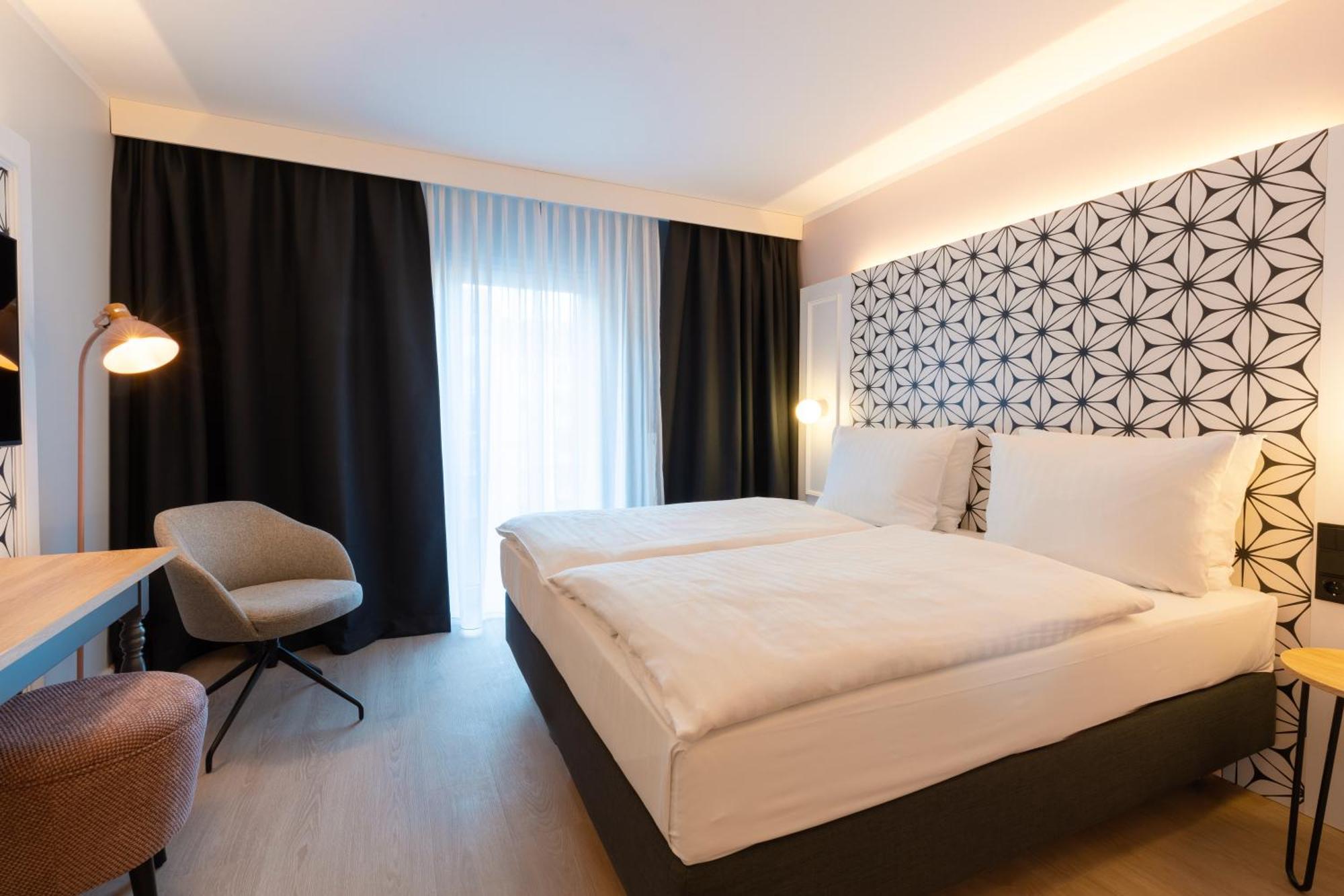 Standard Queen Room