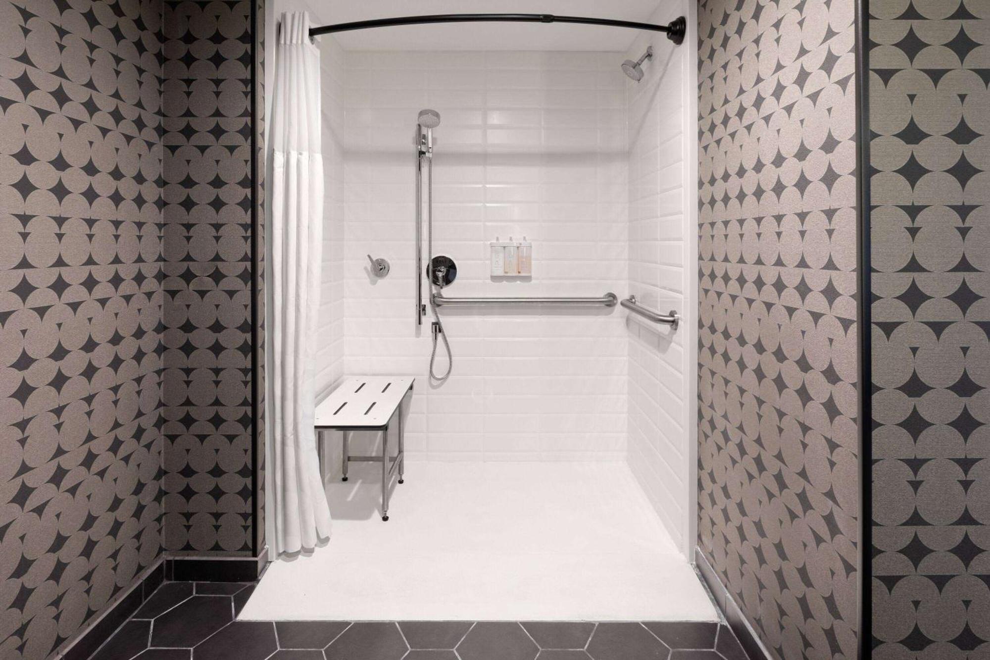 Queen Suite with Roll-In Shower and River View - Mobility/Hearing Accessible/Non-Smoking