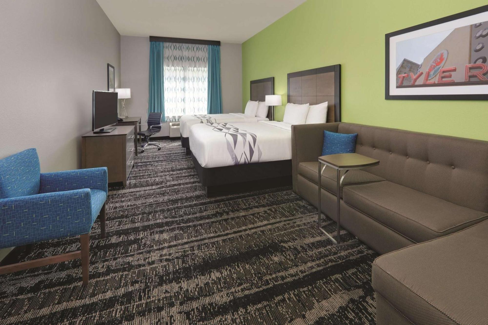 Executive Queen Room with Two Queen Beds - Non-Smoking