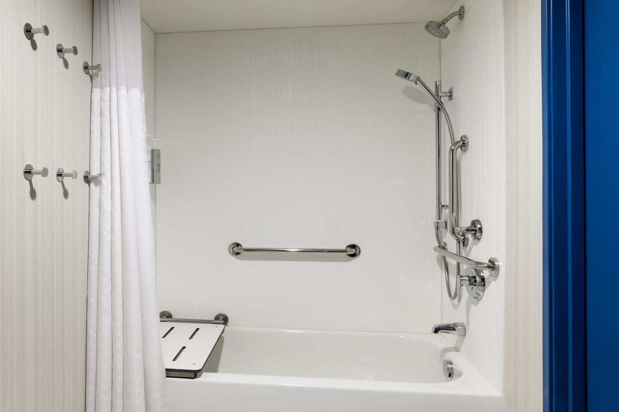 King Room Mobility Accessible Tub,1626358660:JPEG