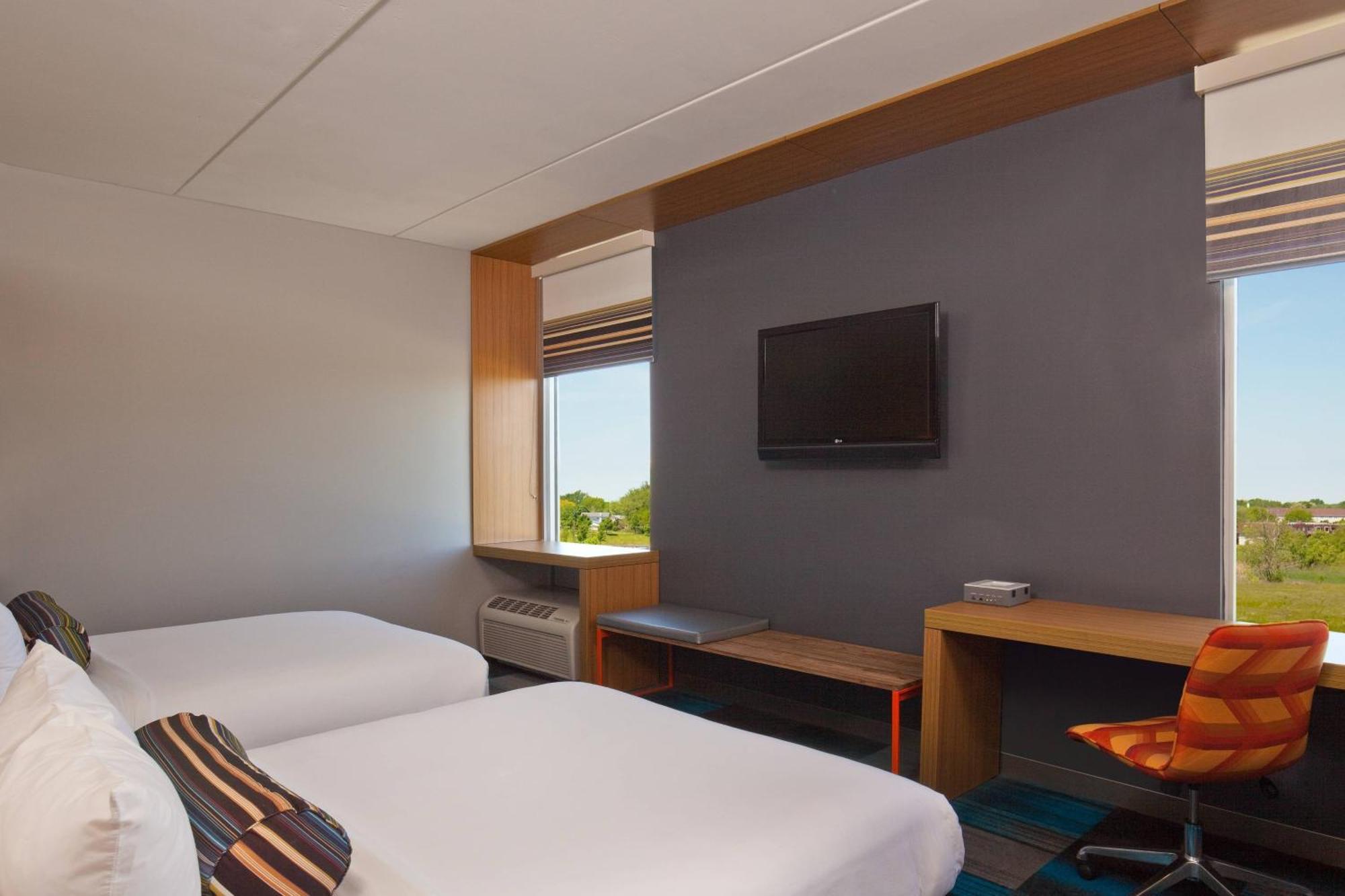 Queen Room with Two Queen Beds with Roll-In Shower - Mobility Accessible