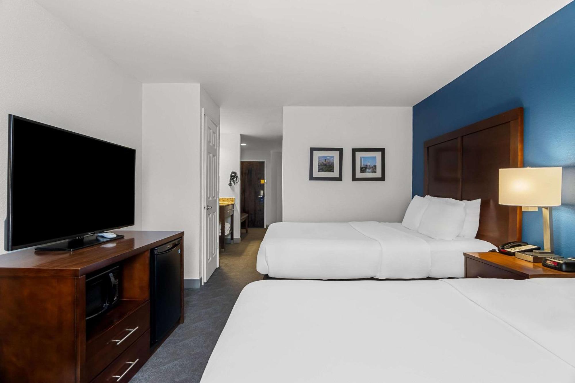 Queen Suite with Two Queen Beds - Non-Smoking