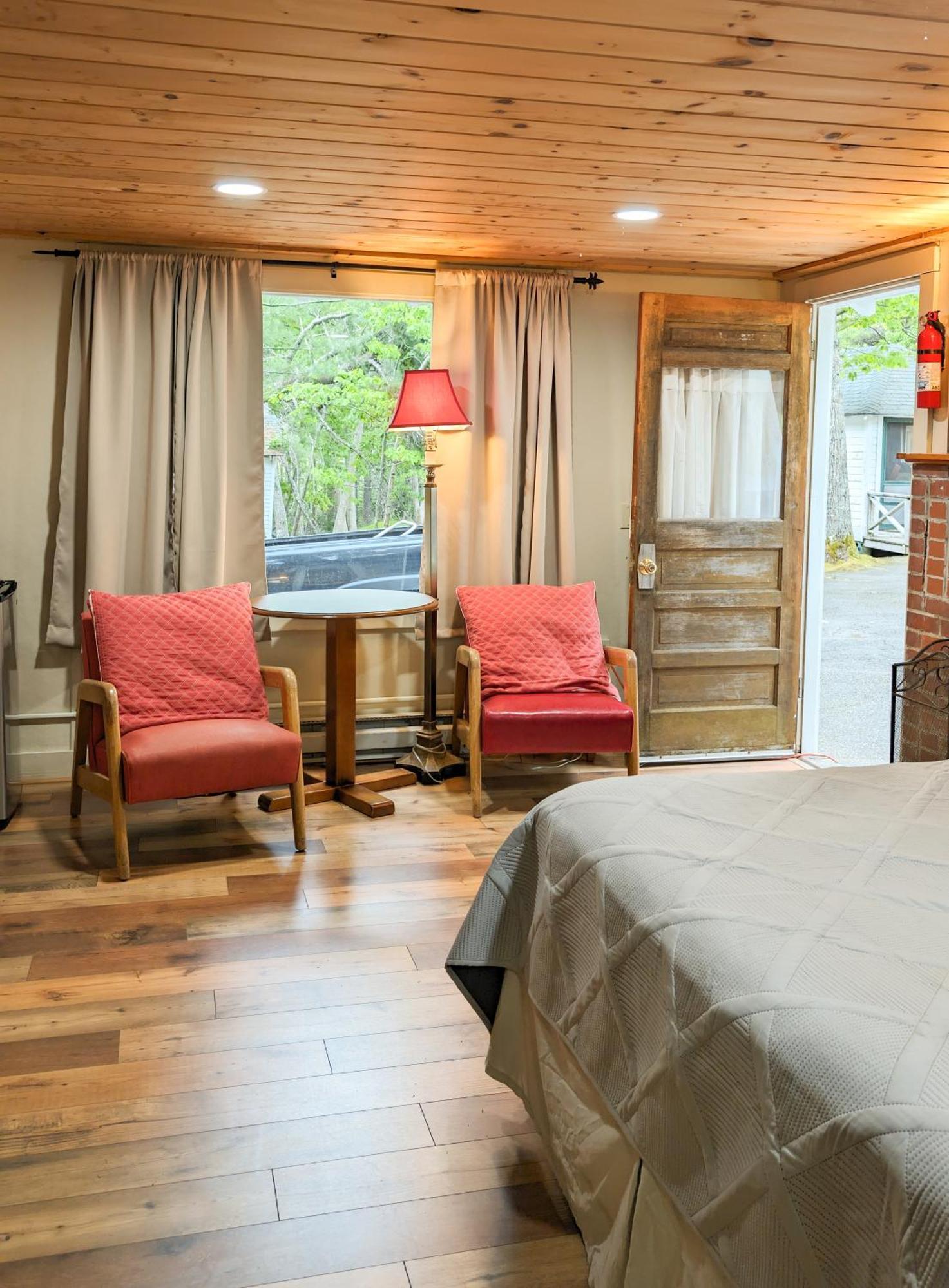 One Bedroom Cabin (Studio) (Pet Friendly)