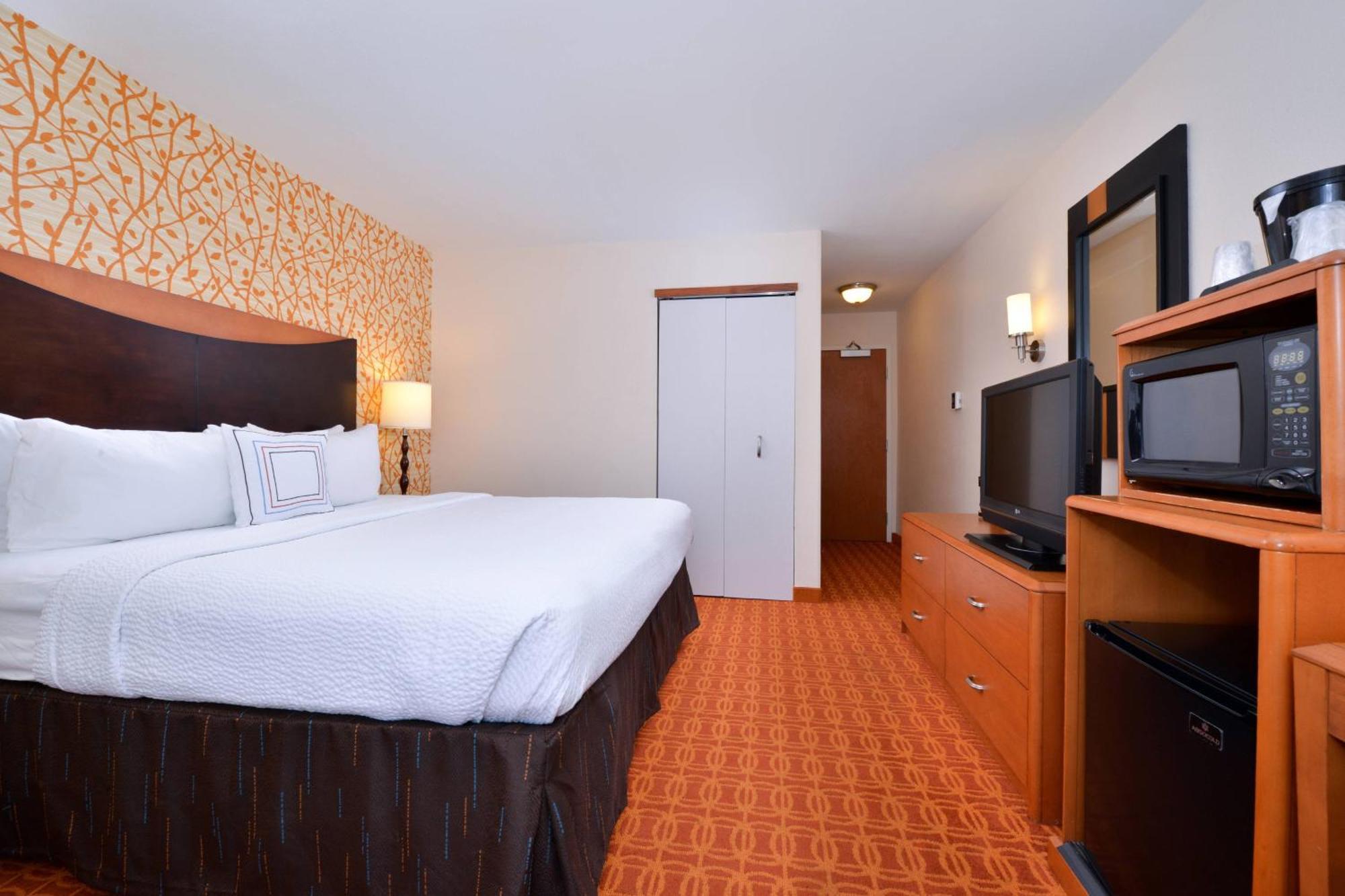 King Room with Bathtub - Mobility Access/Hearing Accessible