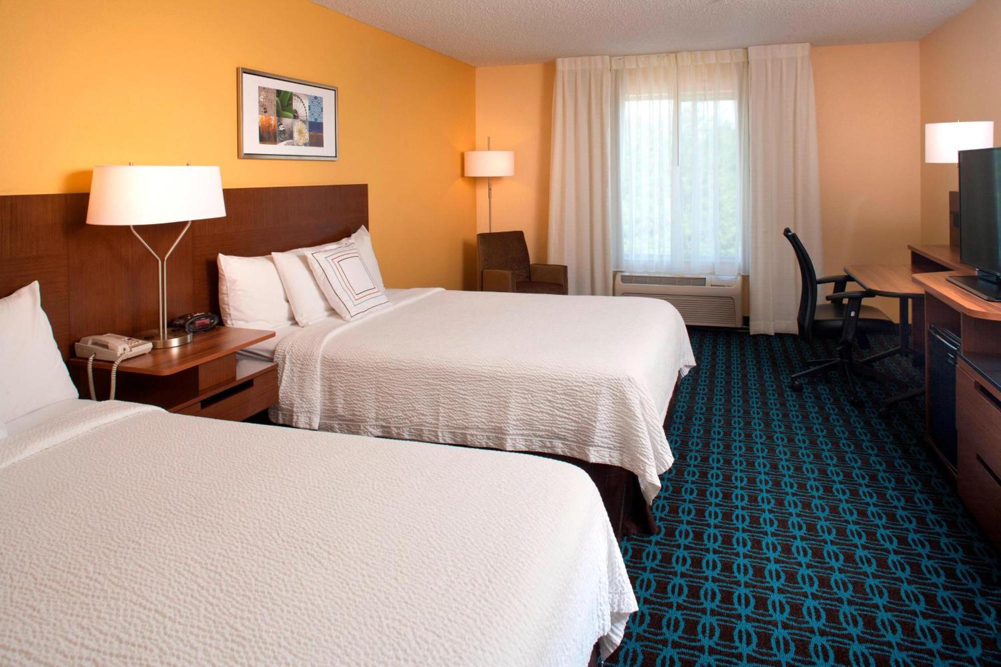 Queen Room with Two Queen Beds - Hearing Accessible