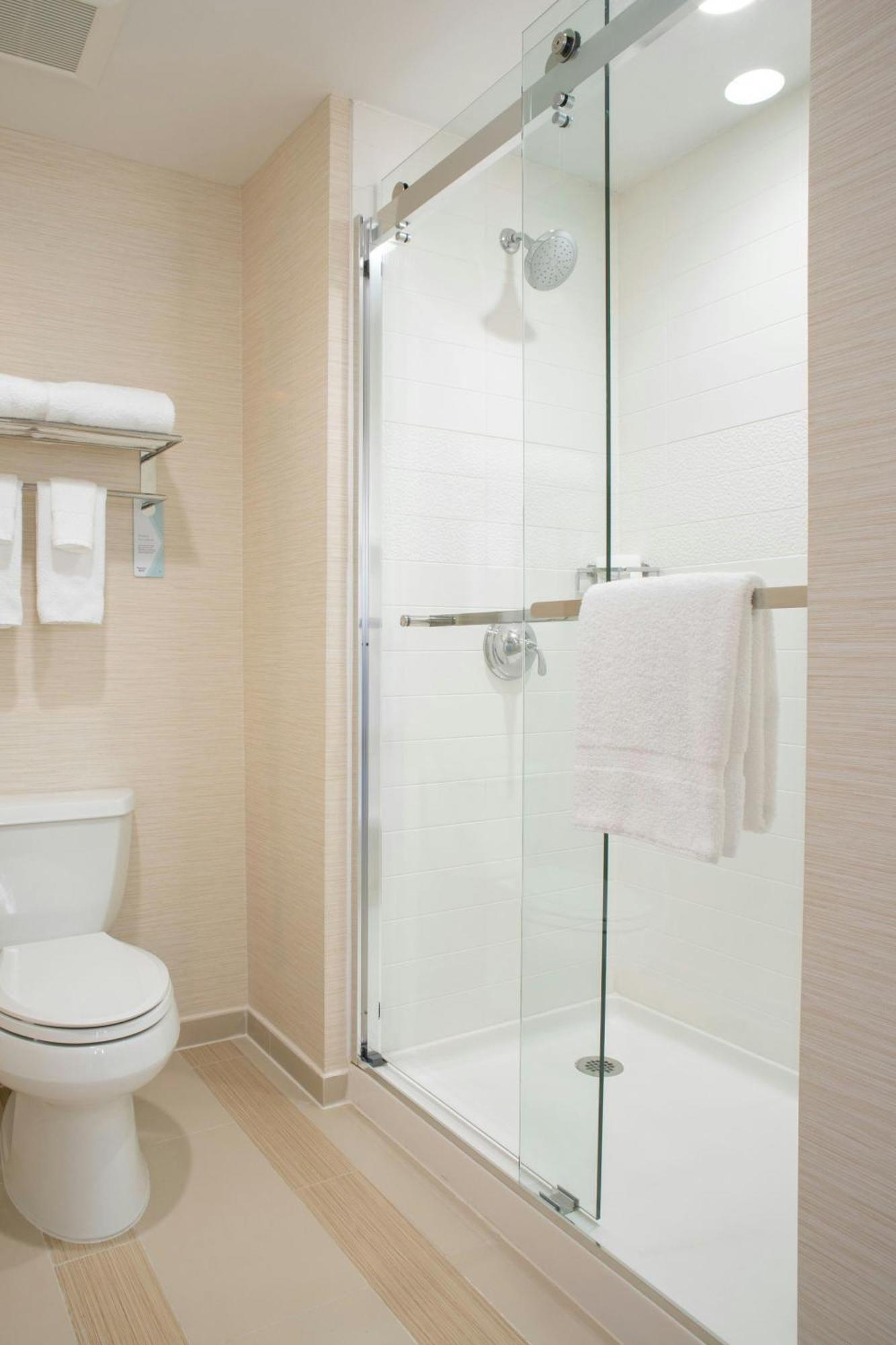 King Room with Roll-In Shower - Mobility Access/Hearing Accessible