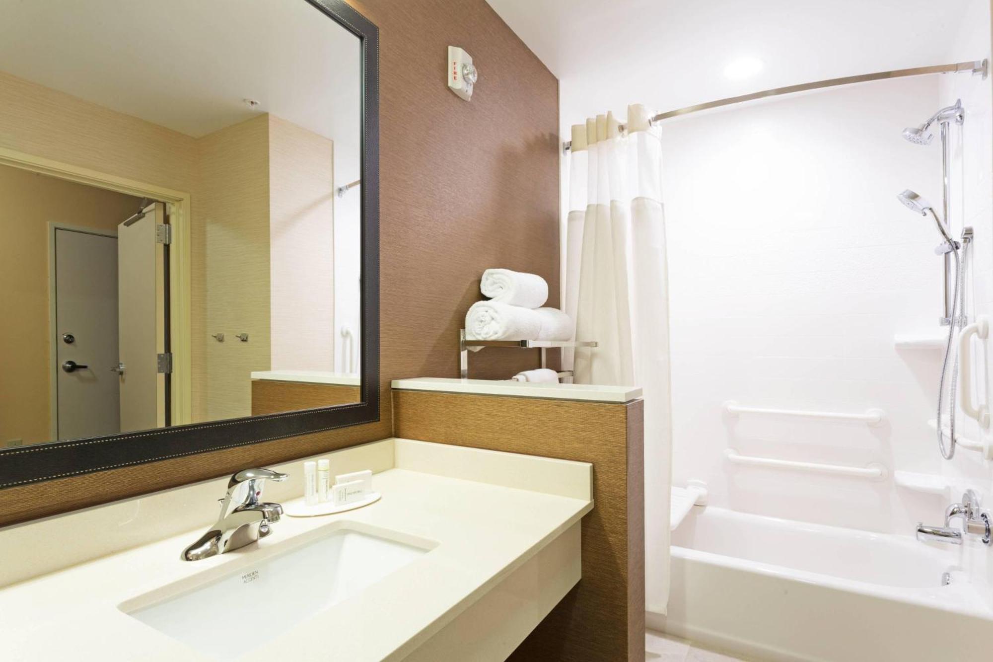 Queen Room with Two Queen Beds, Roll-In Shower and Transfer Shower - Mobility Access