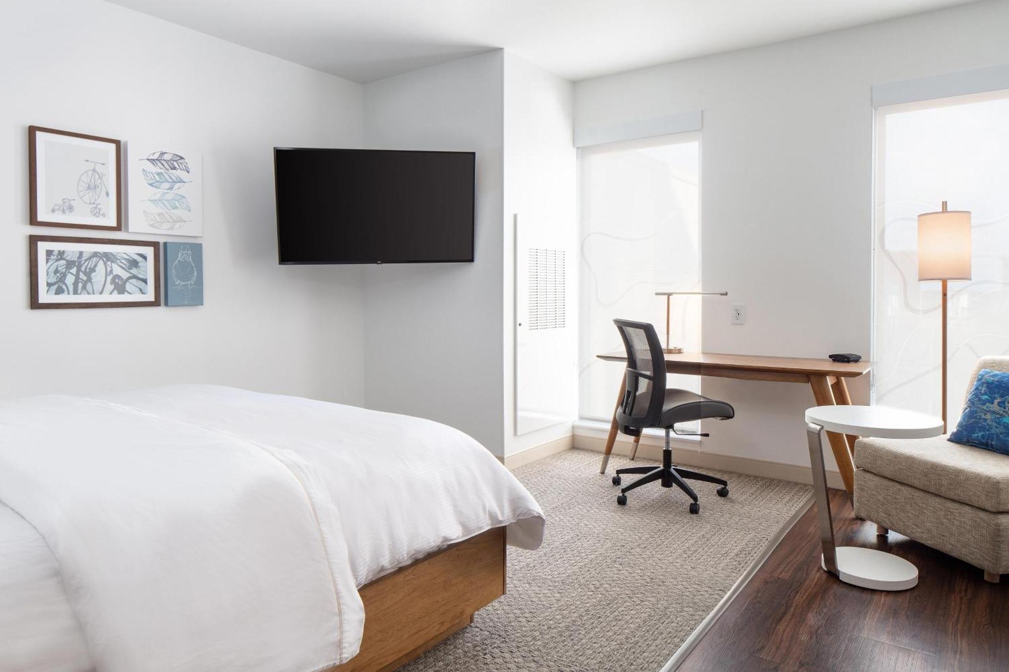 Guest Room 1 King,1633071632:JPEG