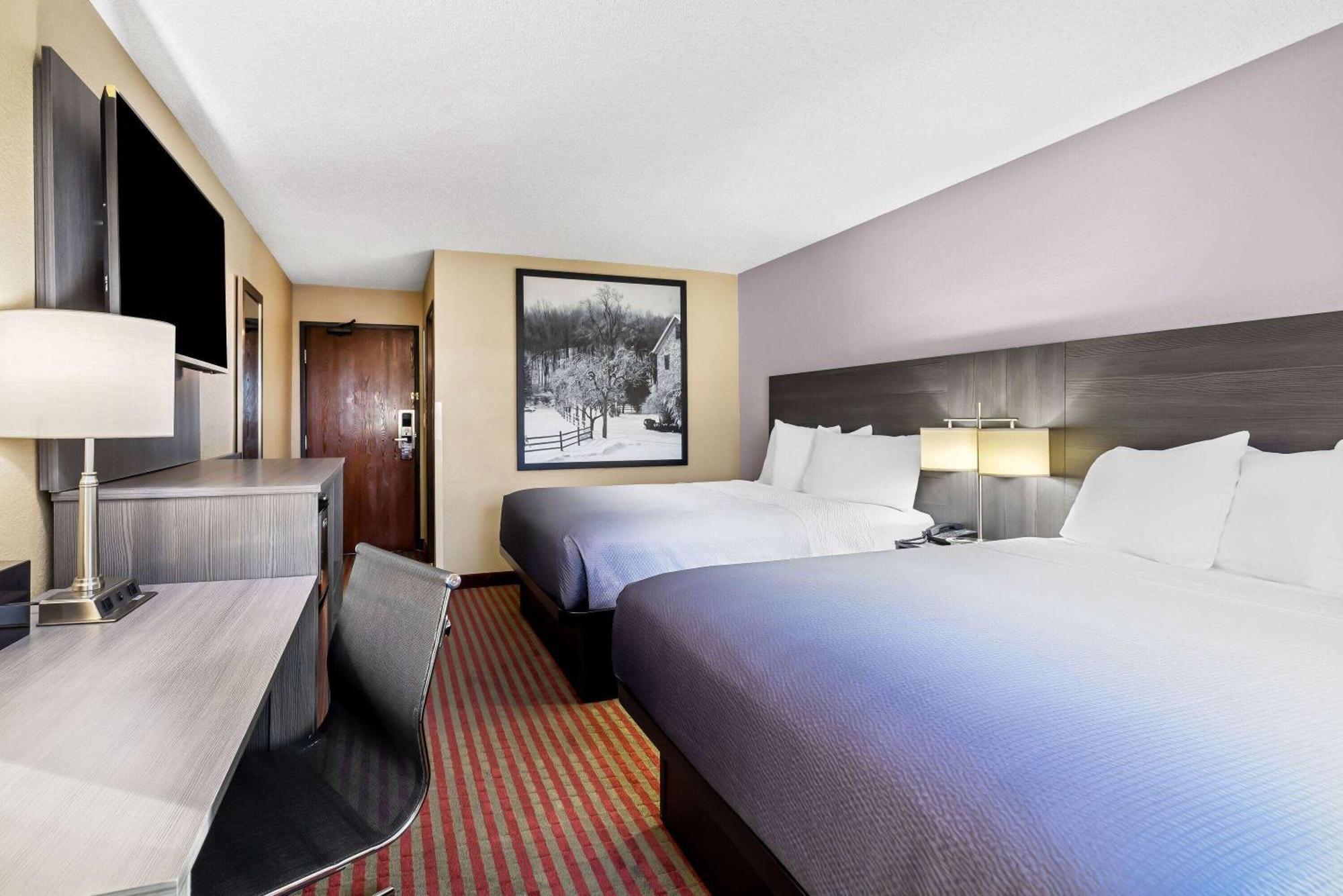 Queen Room with Two Queen Beds - Non-Smoking