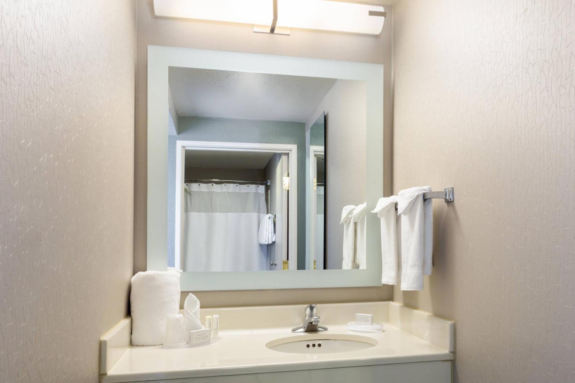 Suite with Two Double Beds and Adapted Tub - Mobility and Hearing Accessible