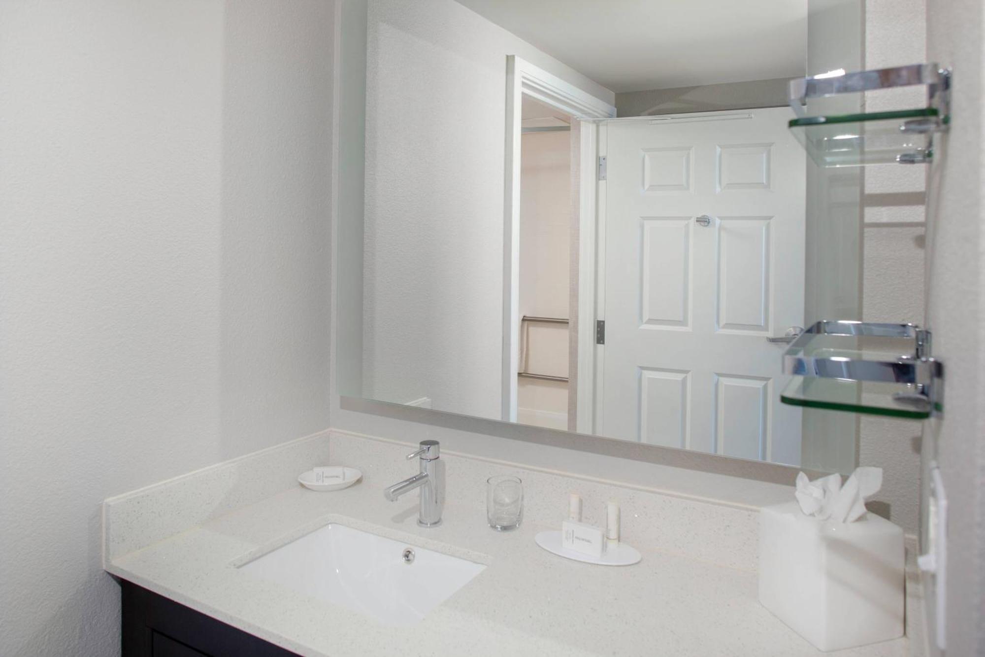 One-Bedroom King Suite