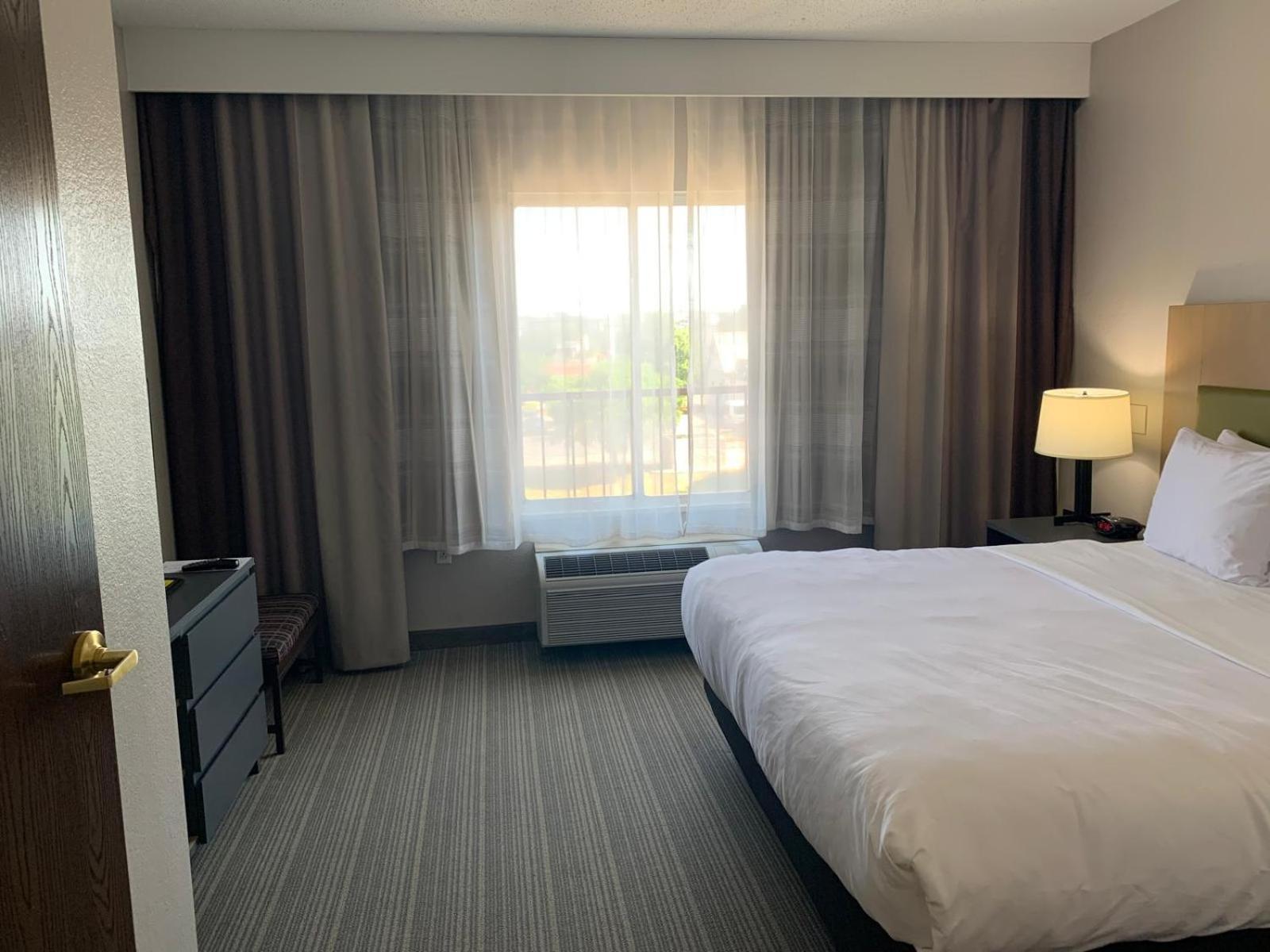 One-Bedroom King Suite Non-Smoking