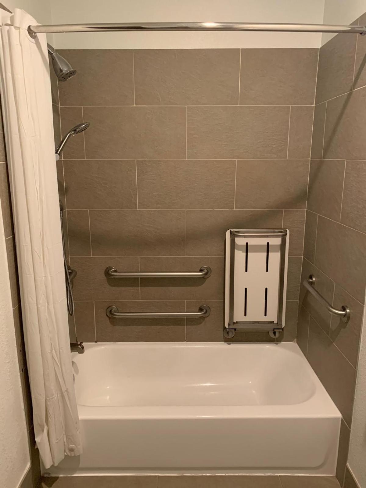 One-Bedroom Queen Suite Non-Smoking