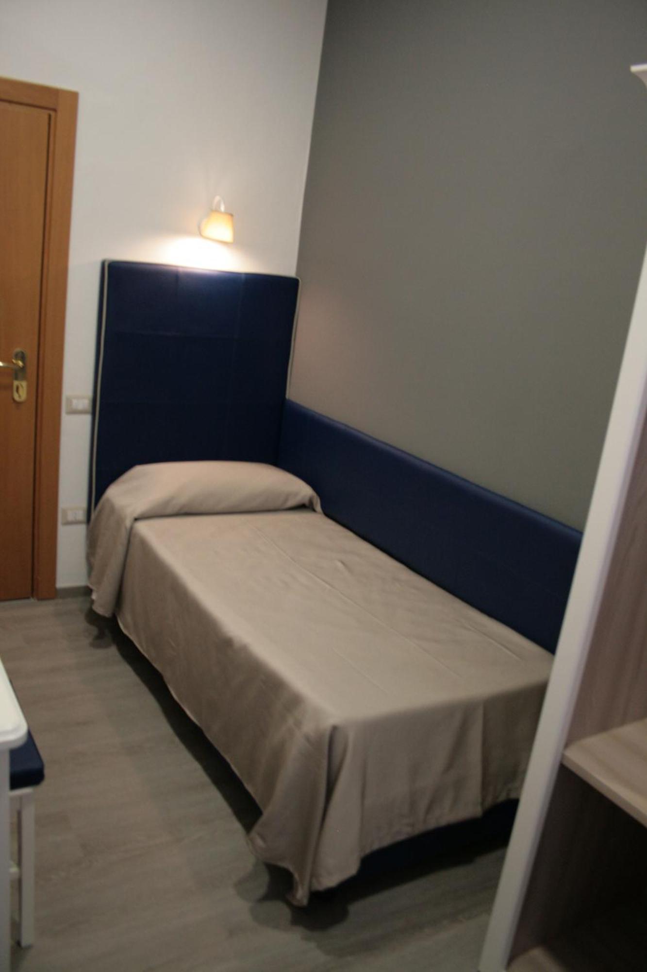 Single Room,995340727:JPEG