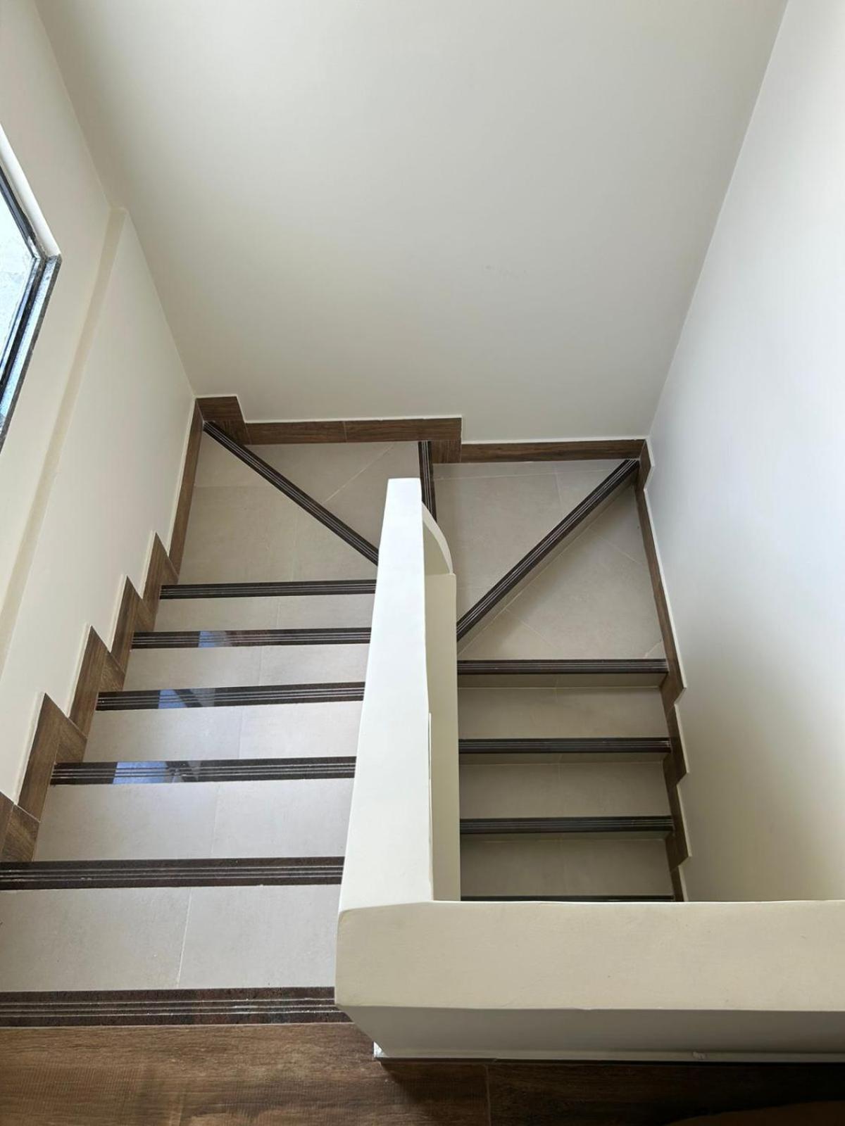 Quarto individual superior compacto
