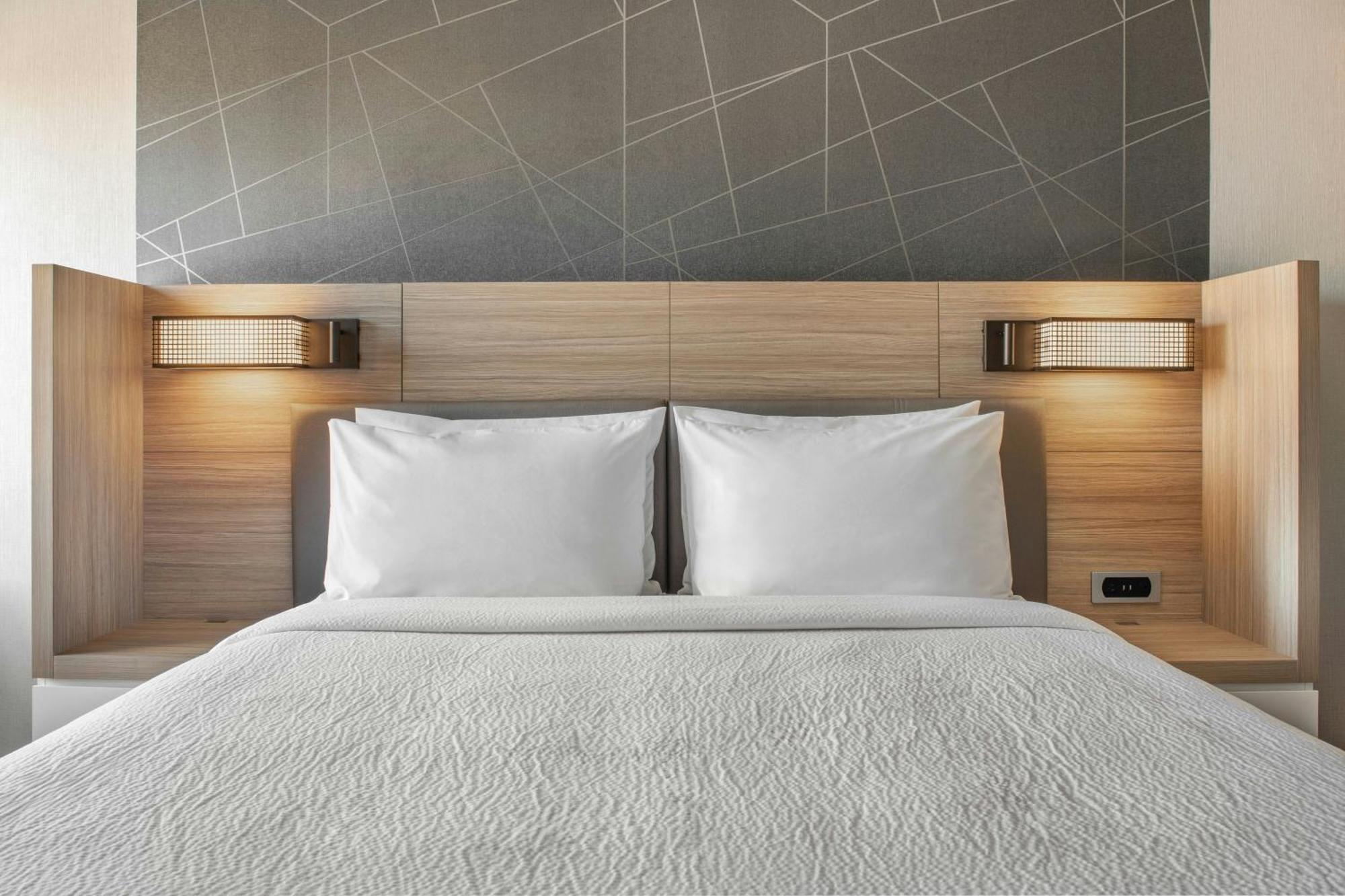 King Suite with City View - Hearing Accessible