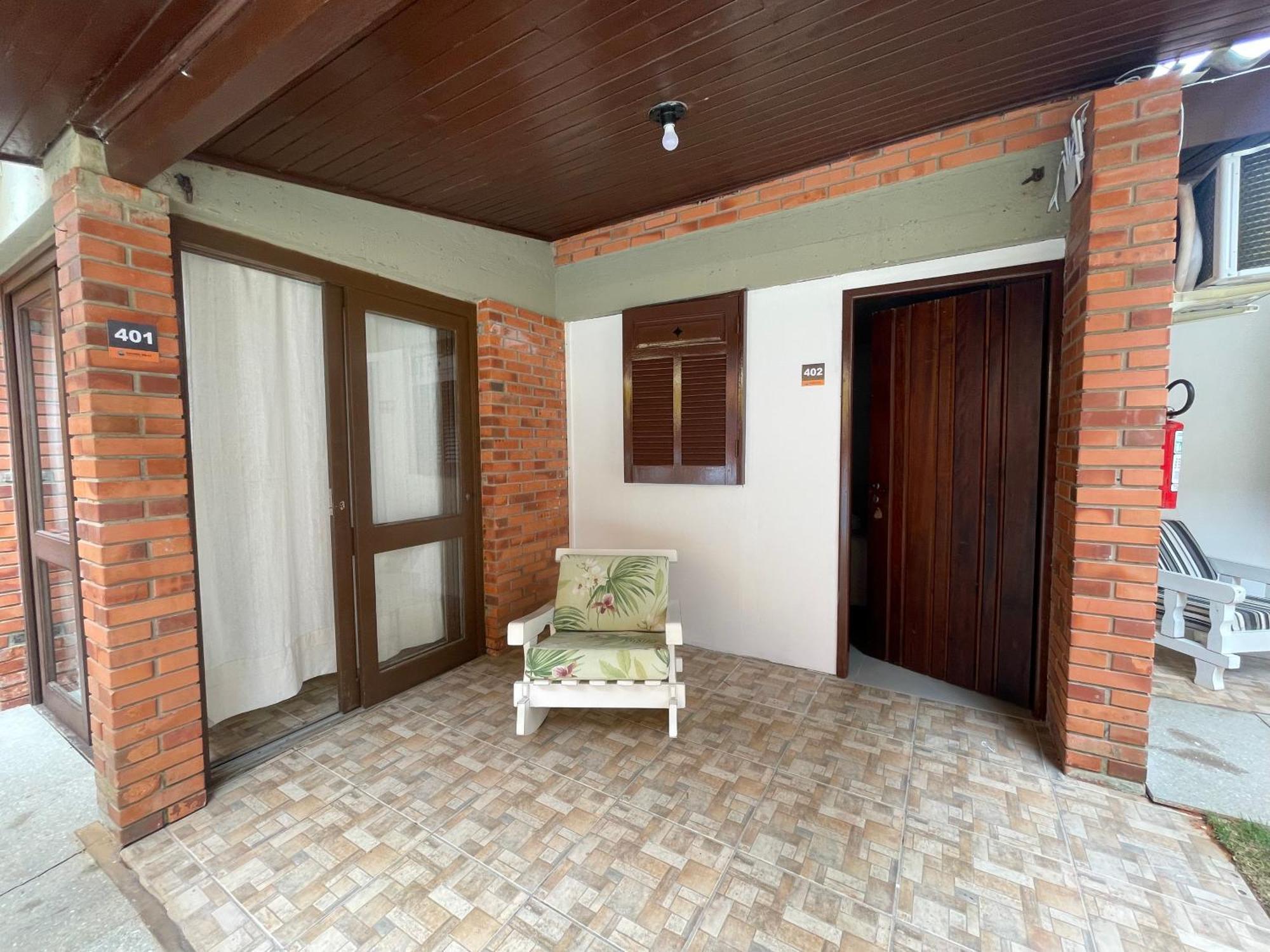 Suíte com Vista para a Piscina