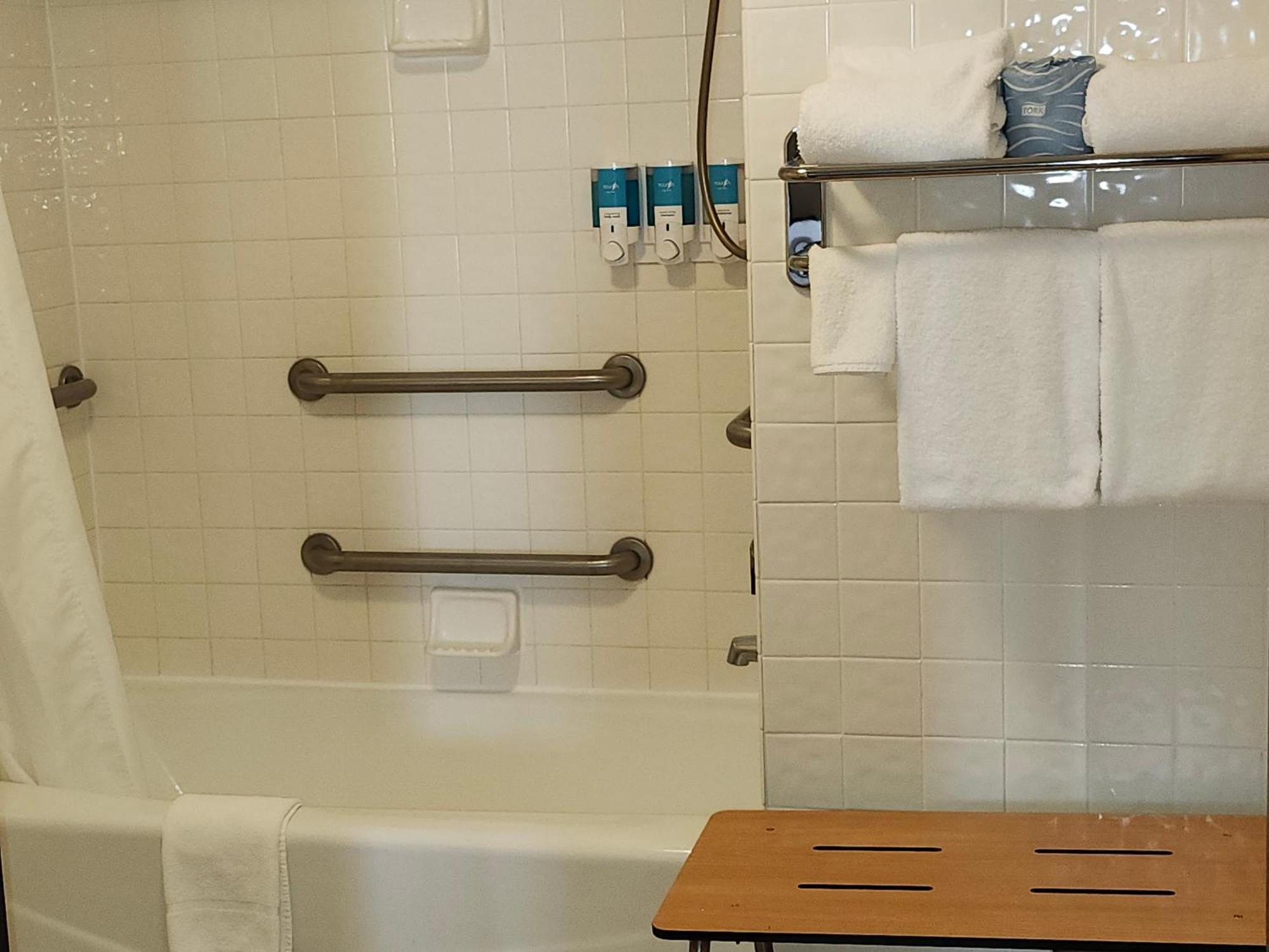 Queen Room Two Queen Beds Tub w or Grab Bars Mobility or Hearing Accessible Non-Smoking,1636759439:JPEG