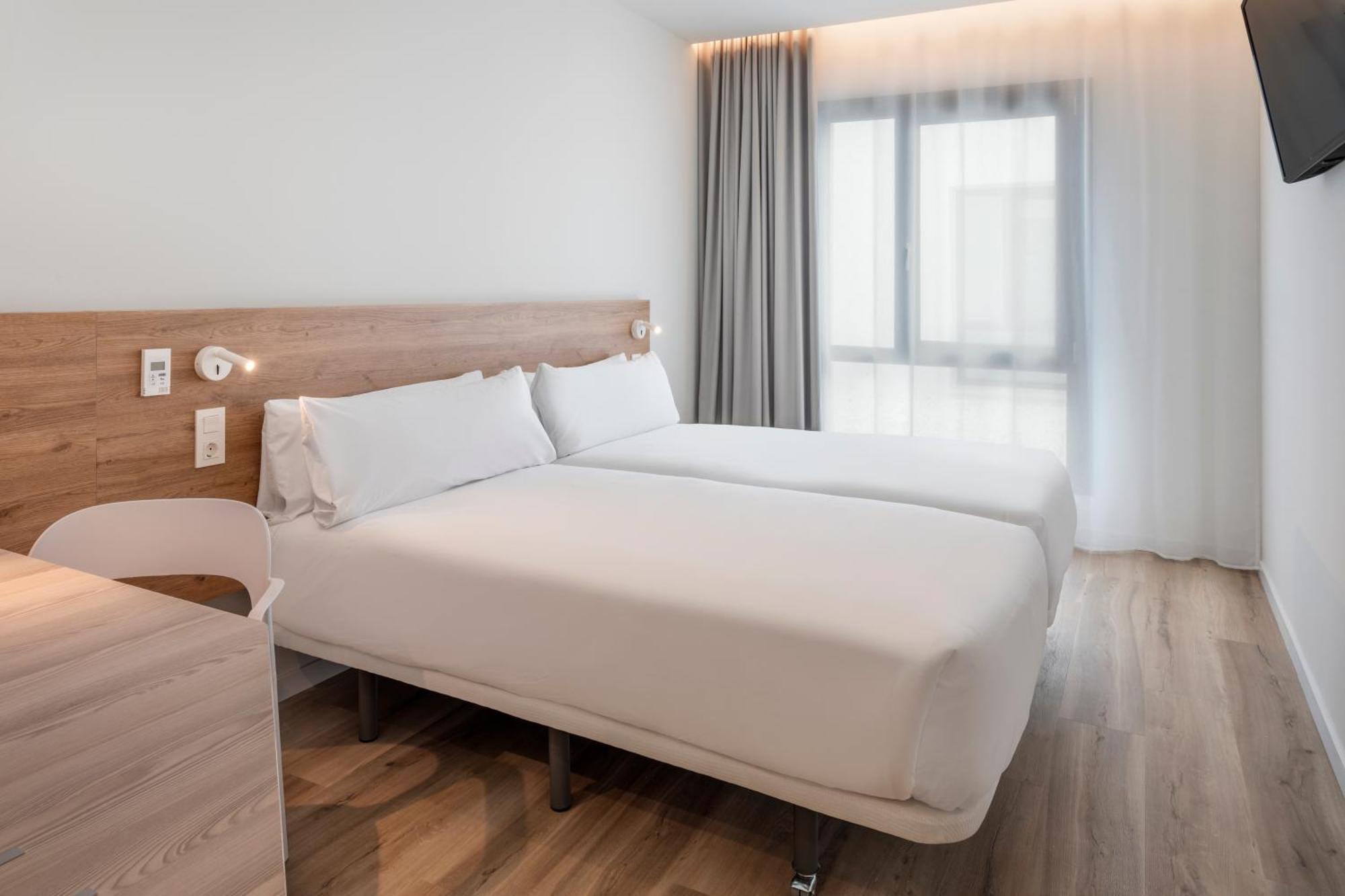Twin Room,1637560601:JPEG