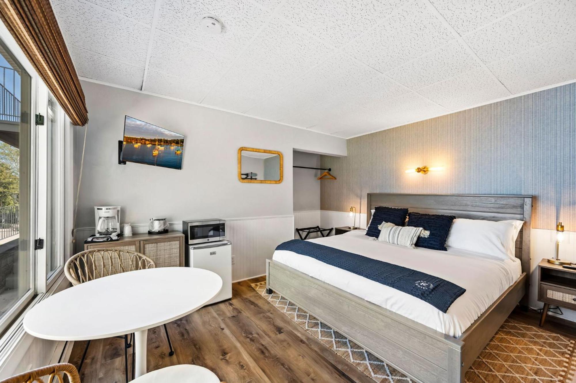 Standard King Room