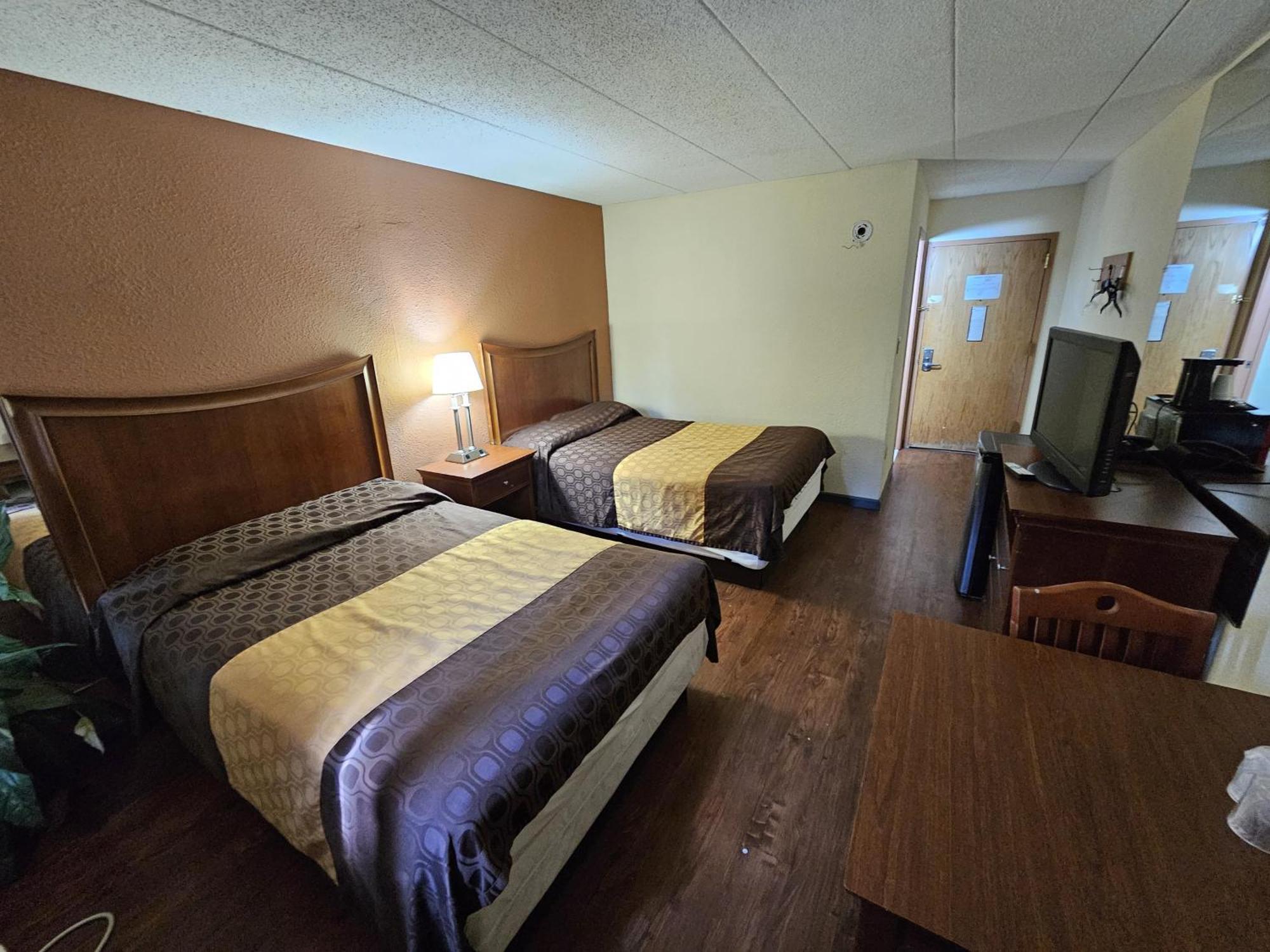 Queen Room with Two Queen Beds - Non-Smoking