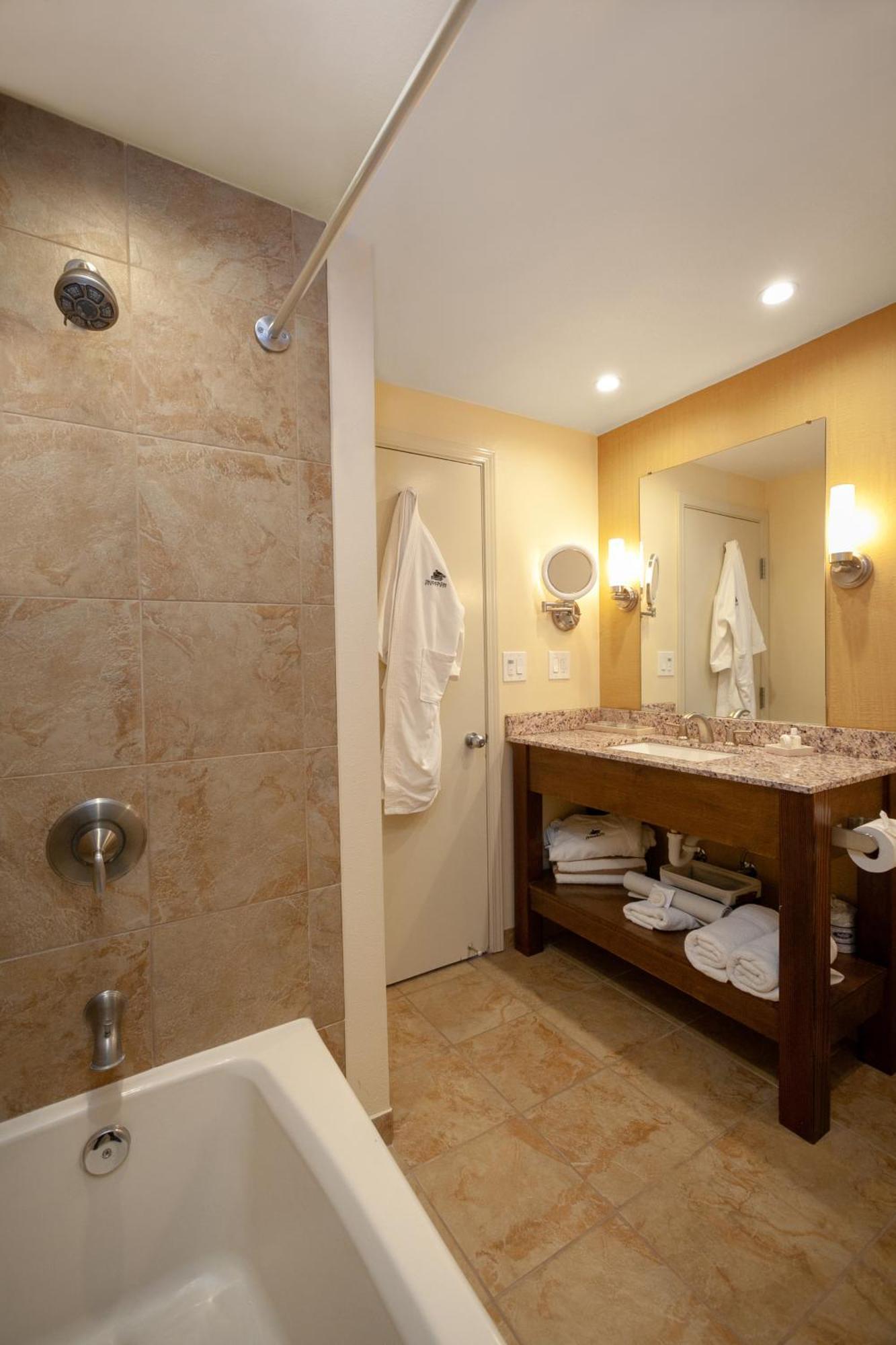 Deluxe King Room,1638481505:JPEG
