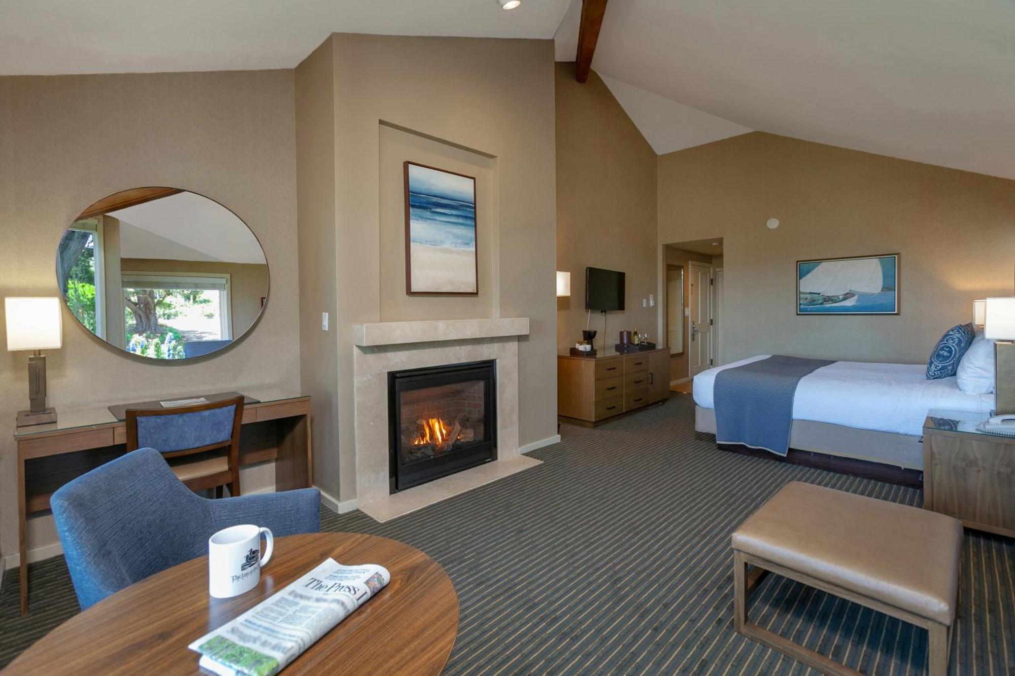 Deluxe King Room Fireplace,1638481517:JPEG