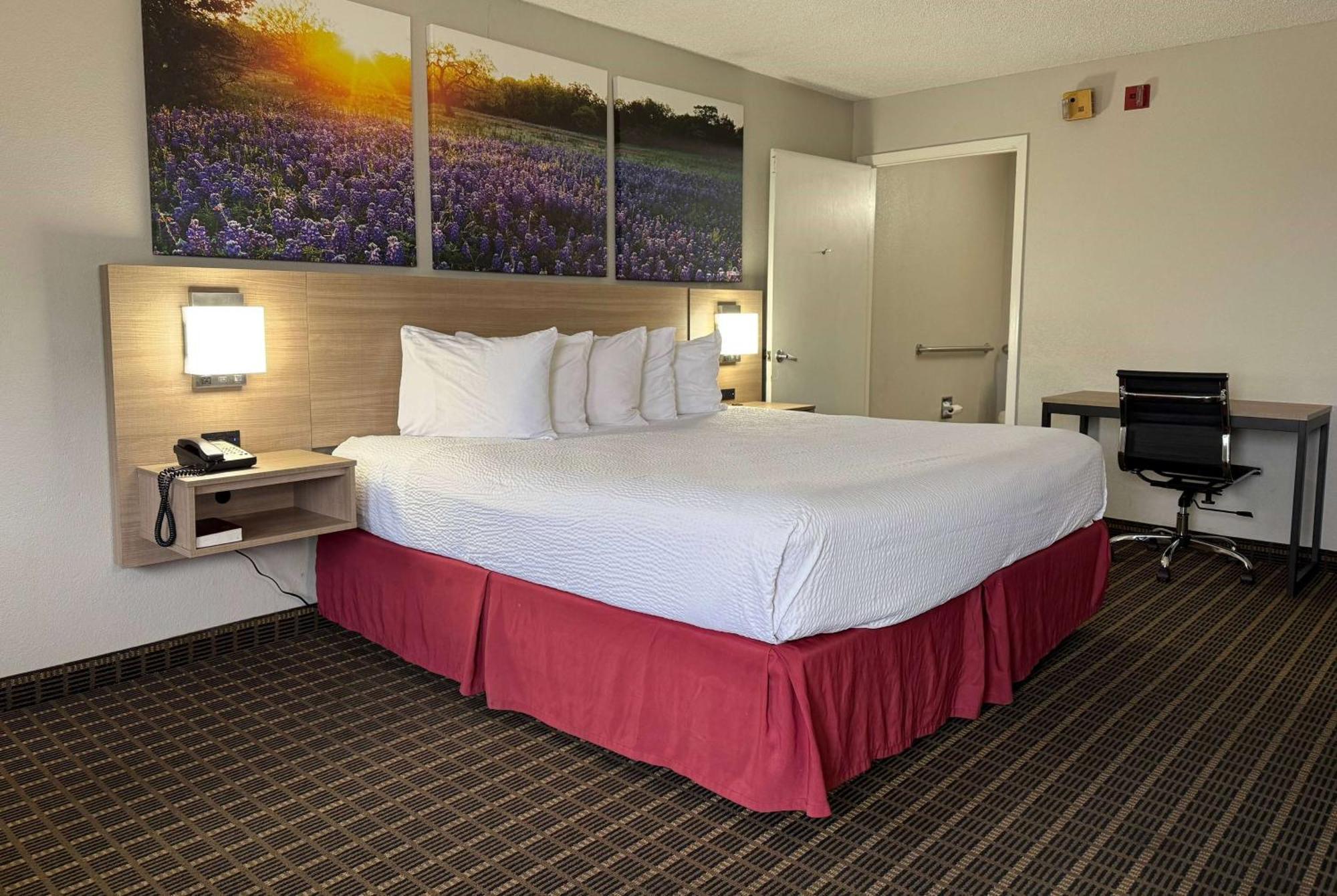 King Room - Disability Access/Non-Smoking