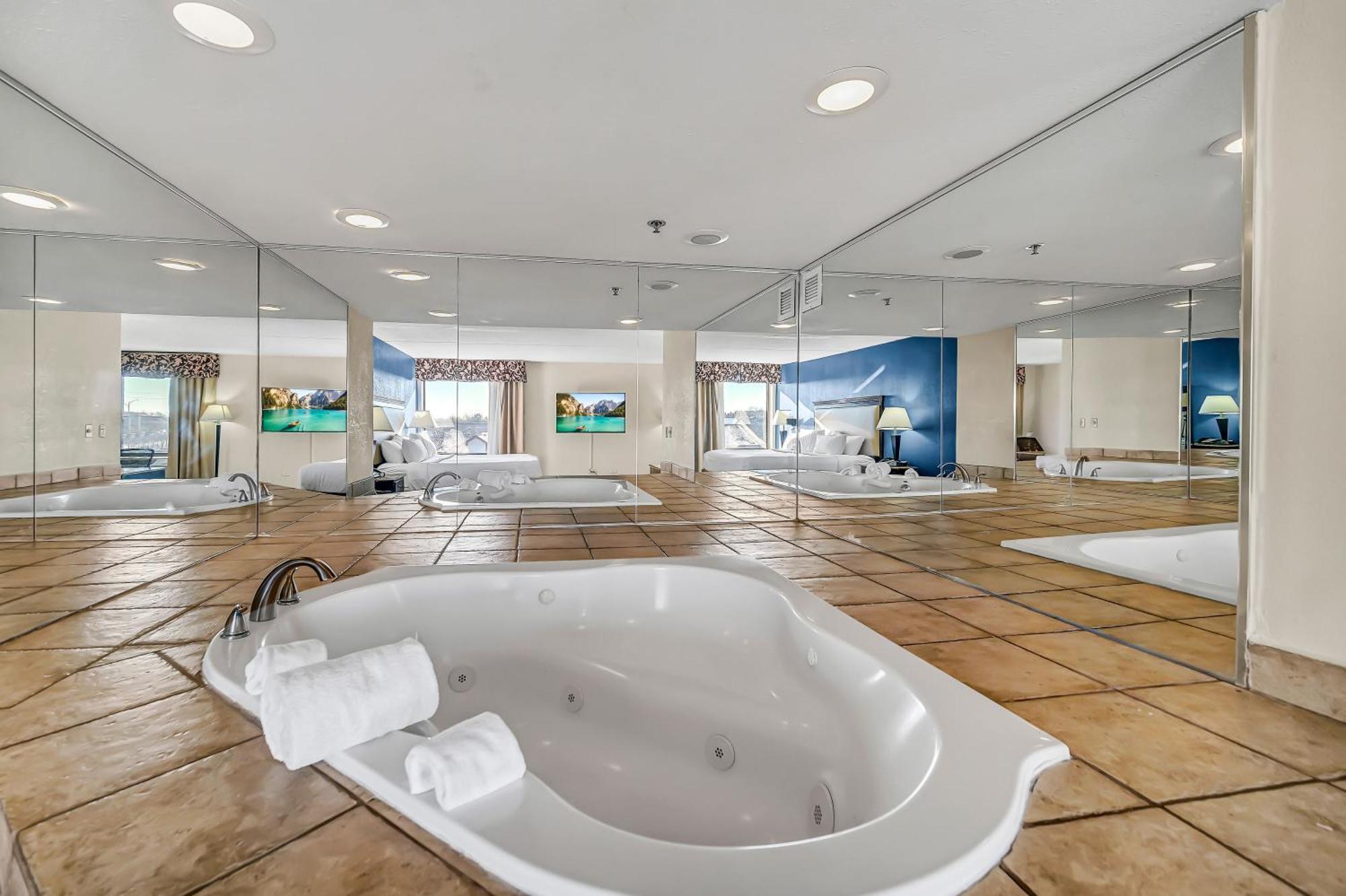 King Suite with Whirlpool - Non-Smoking