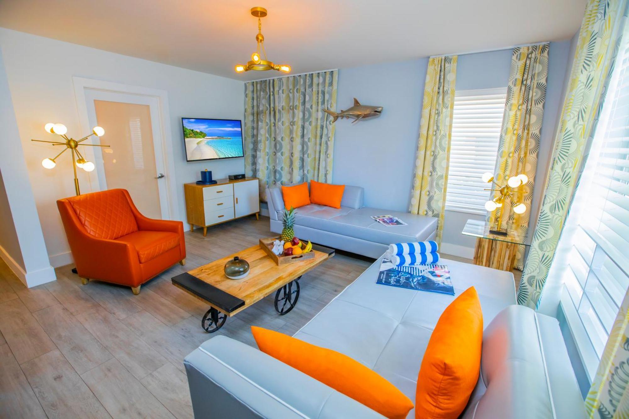 One Bedroom Queen Suite