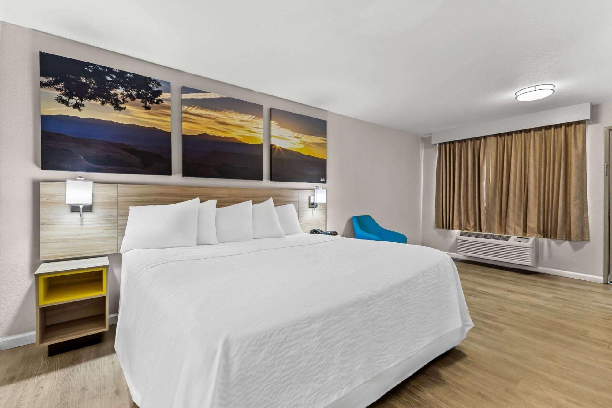 King Room - Non-Smoking