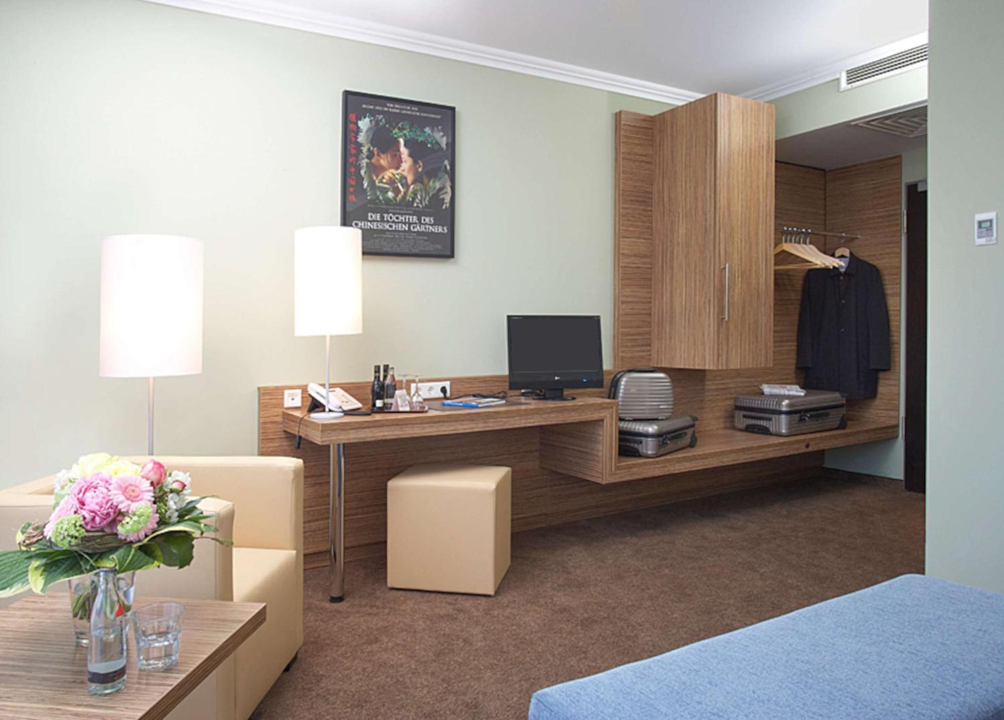 Business Queen Room