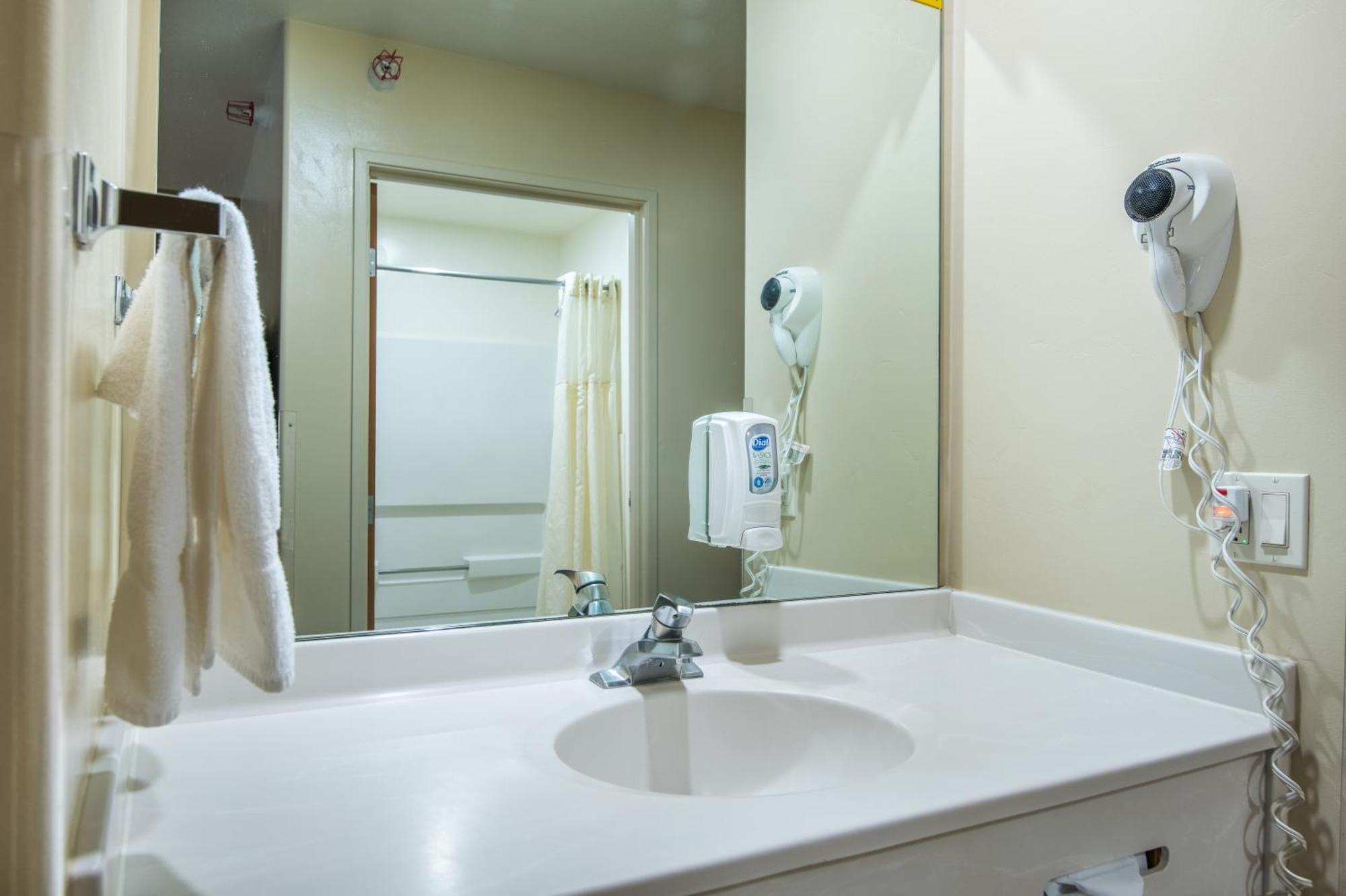 Kitchenette 1 Room Suite