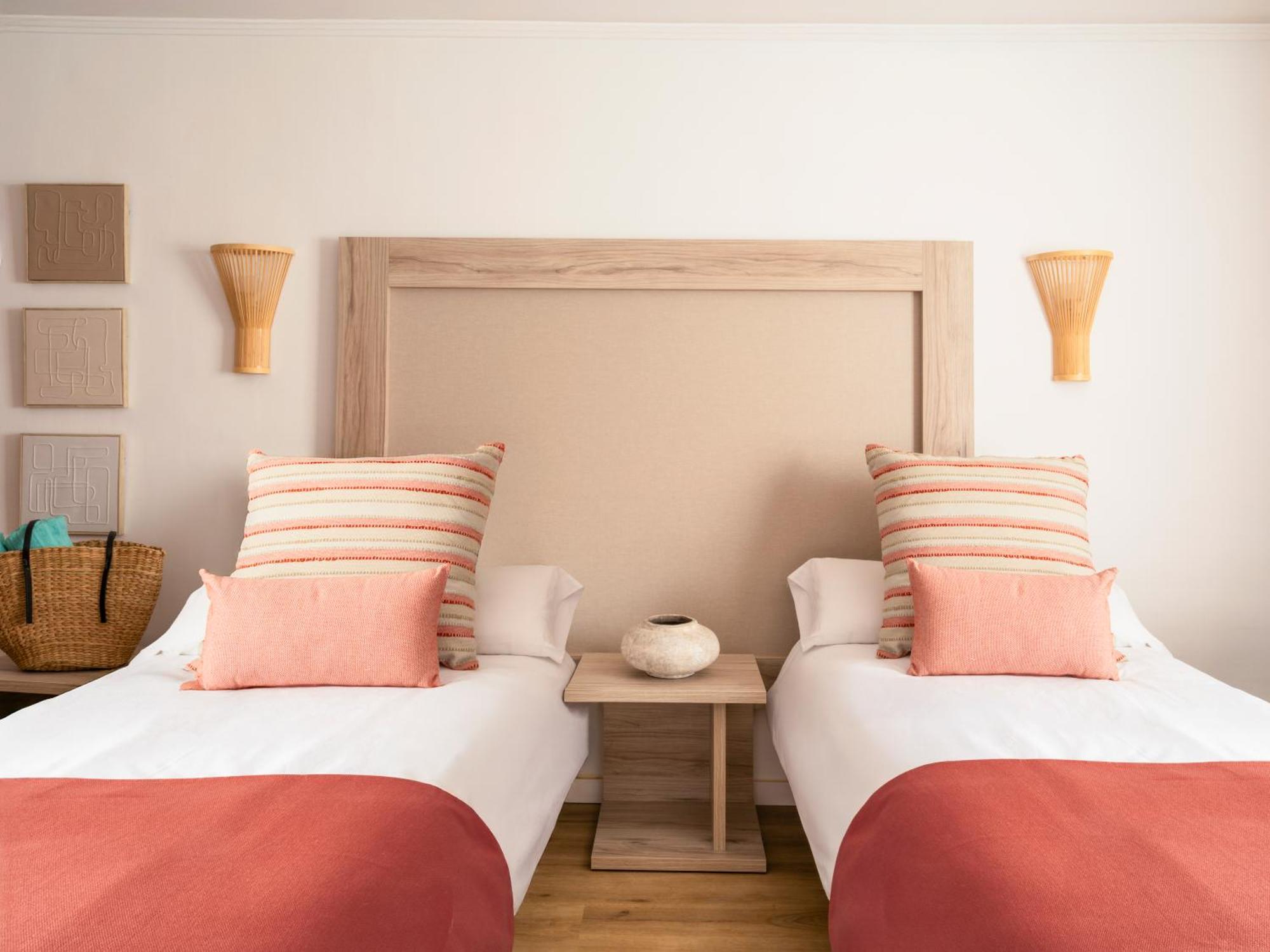 Double or Twin Room,1642307722:JPEG