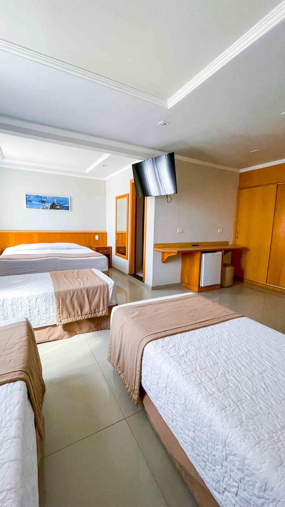 Quarto Família (5 Adultos)