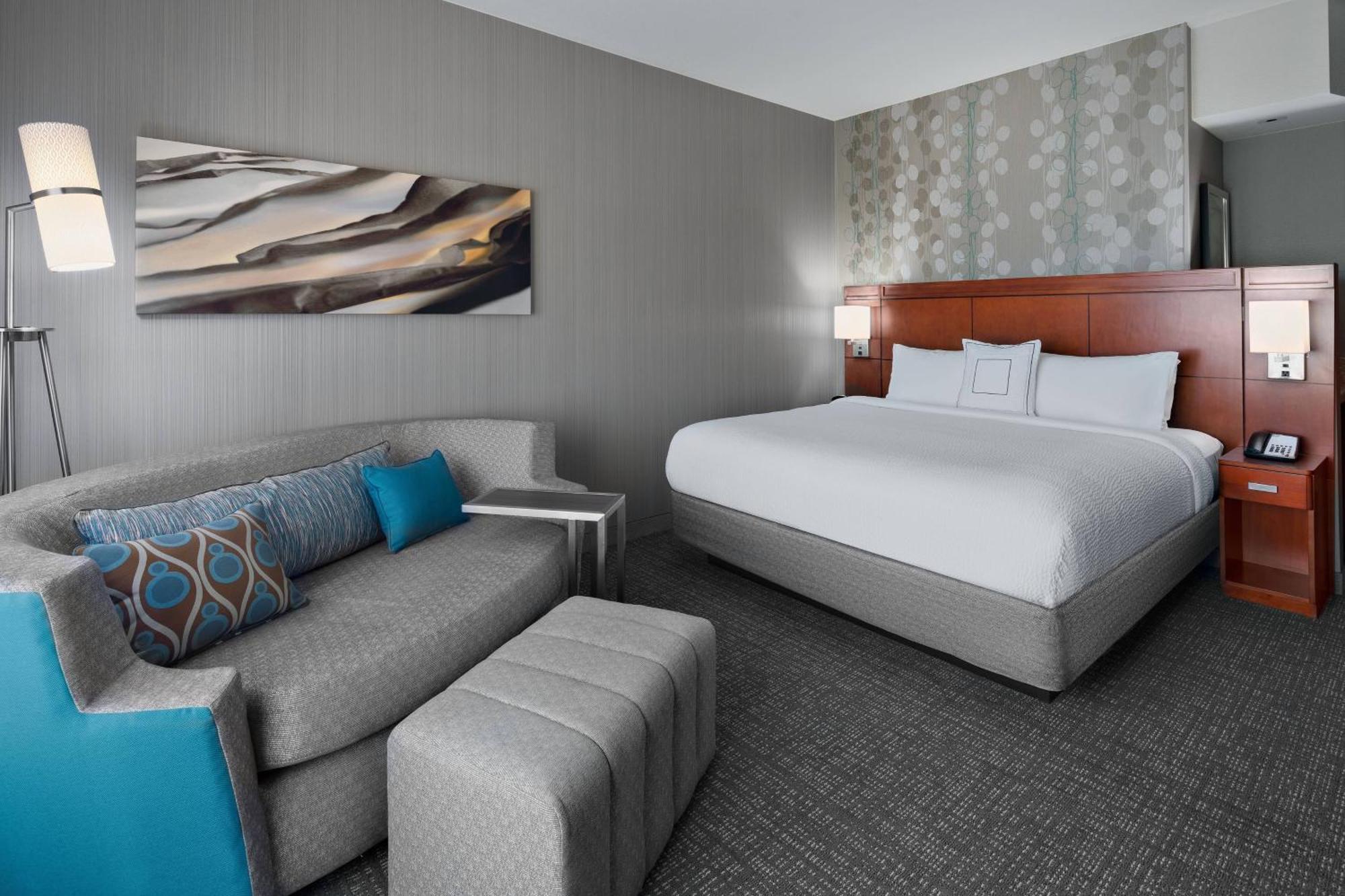 King Room with Roll-In Shower and Transfer Shower - Mobility Access/Hearing Accessible