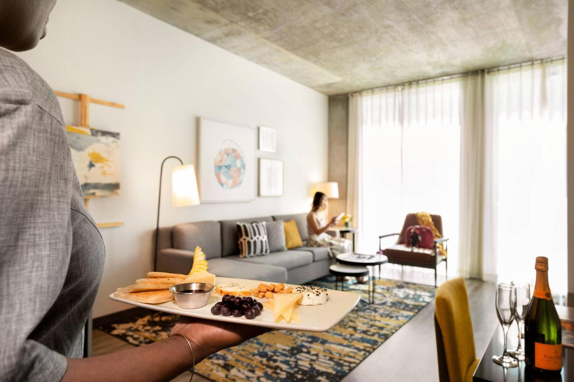 One-Bedroom King Suite